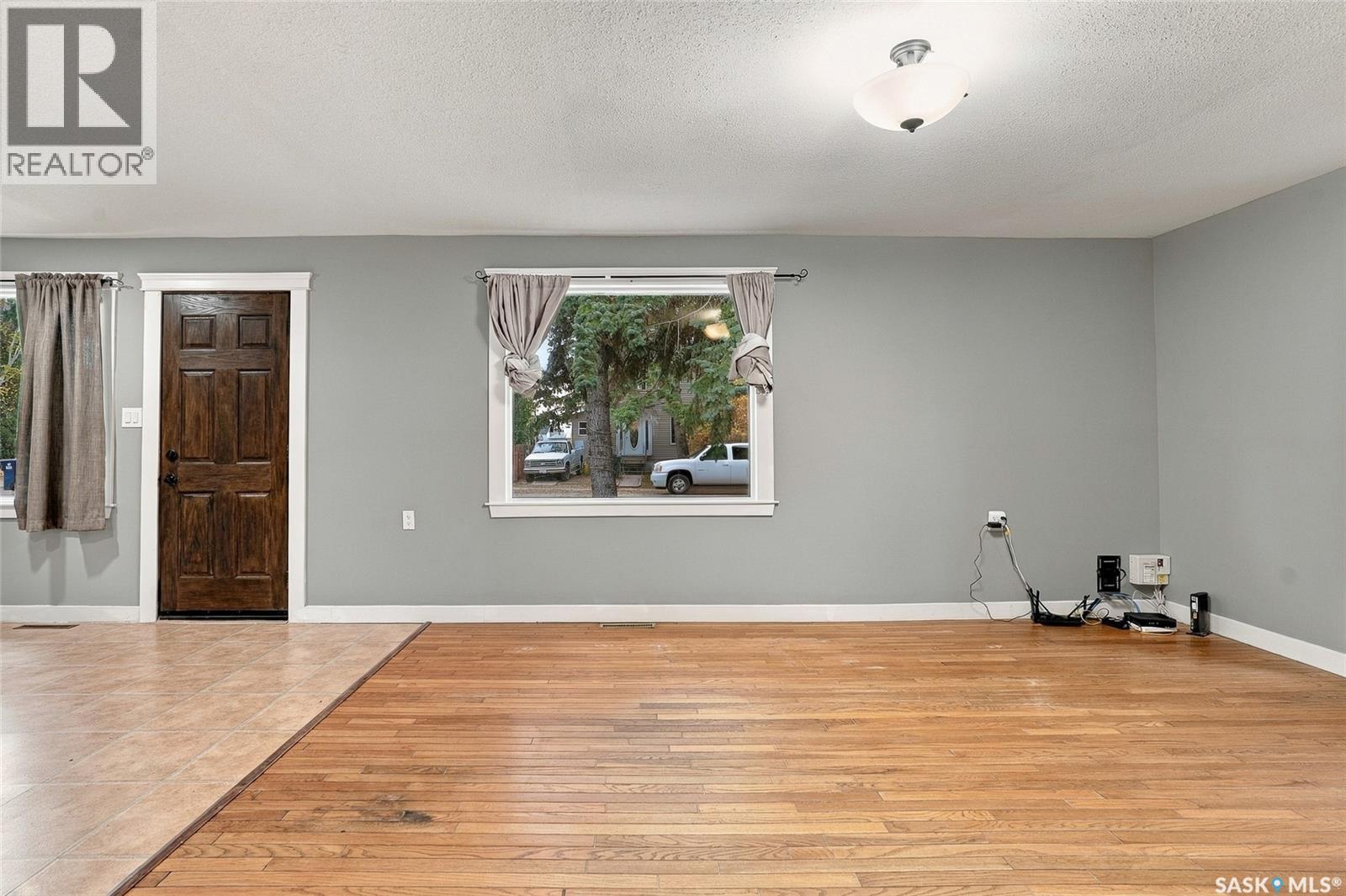 401 2nd Street E Property Photo 12
