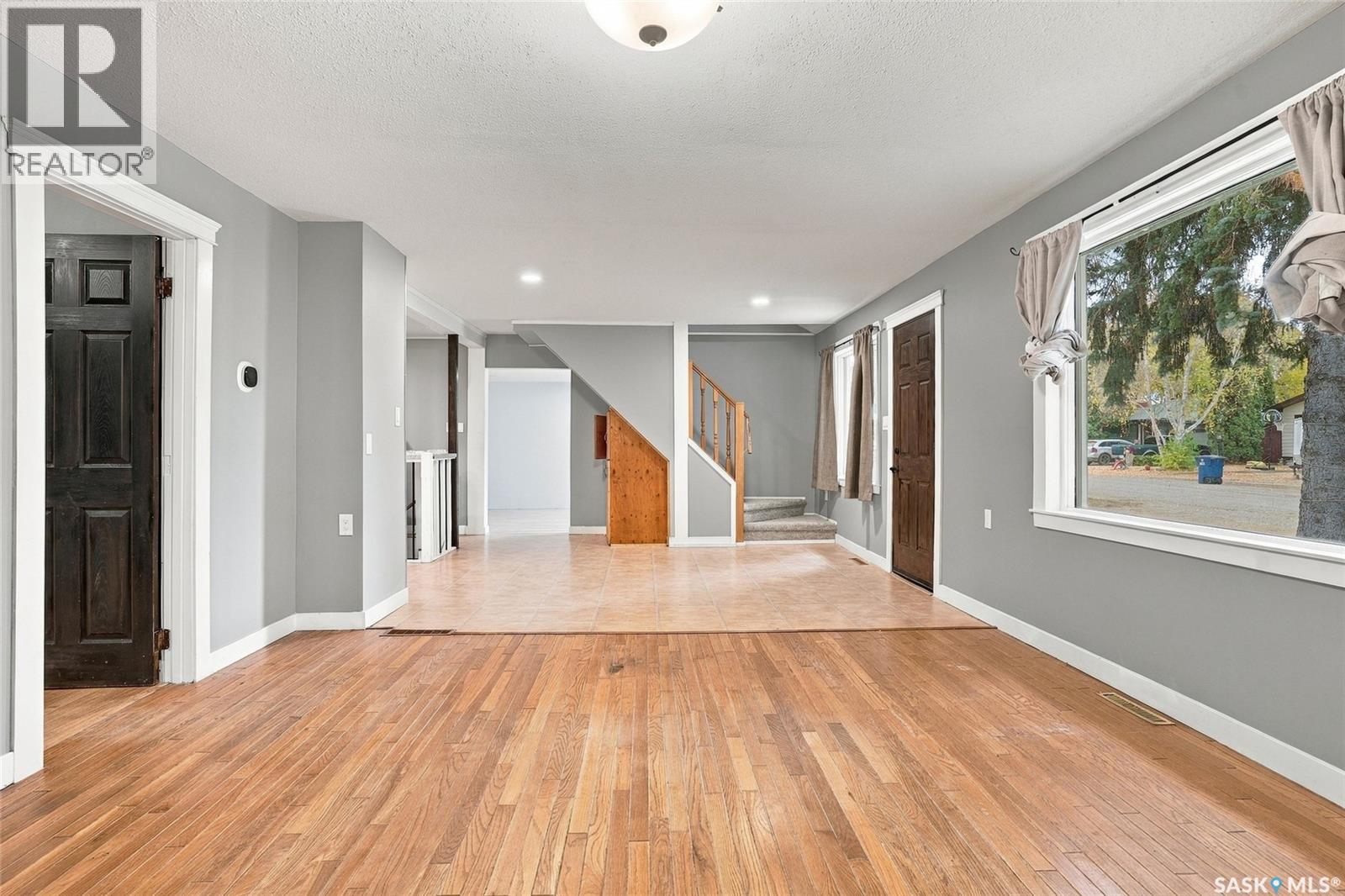 401 2nd Street E Property Photo 13