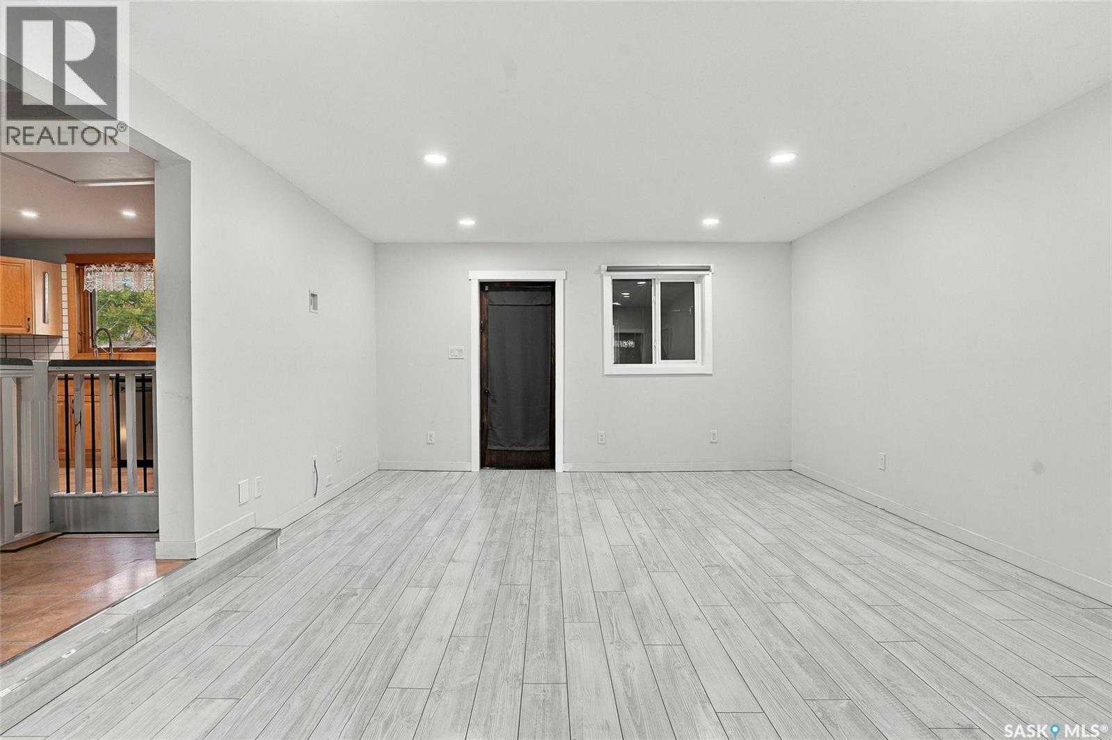 401 2nd Street E Property Photo 15