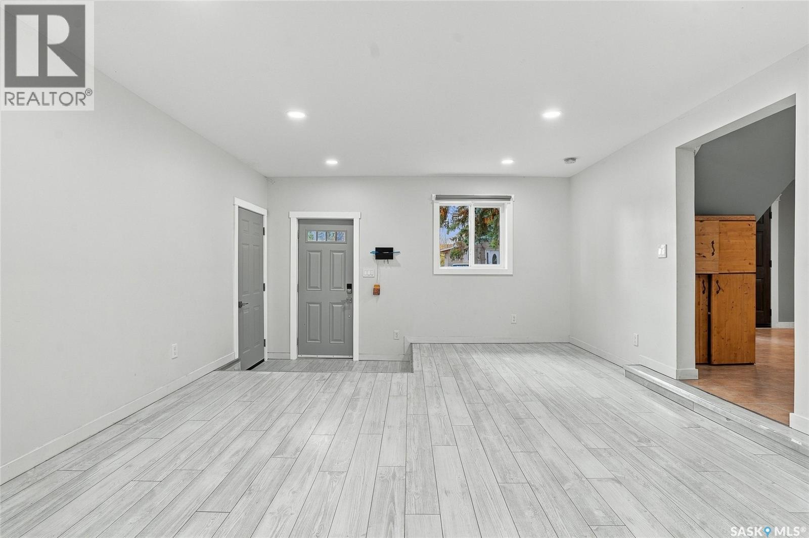 401 2nd Street E Property Photo 16