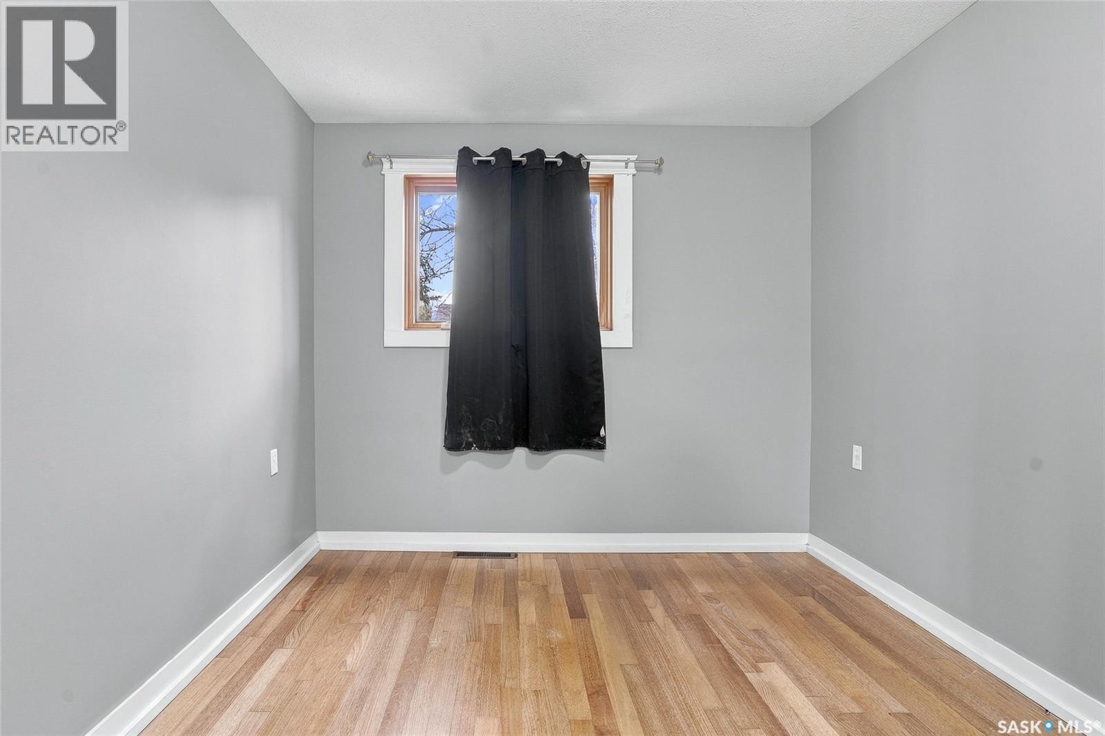 401 2nd Street E Property Photo 17