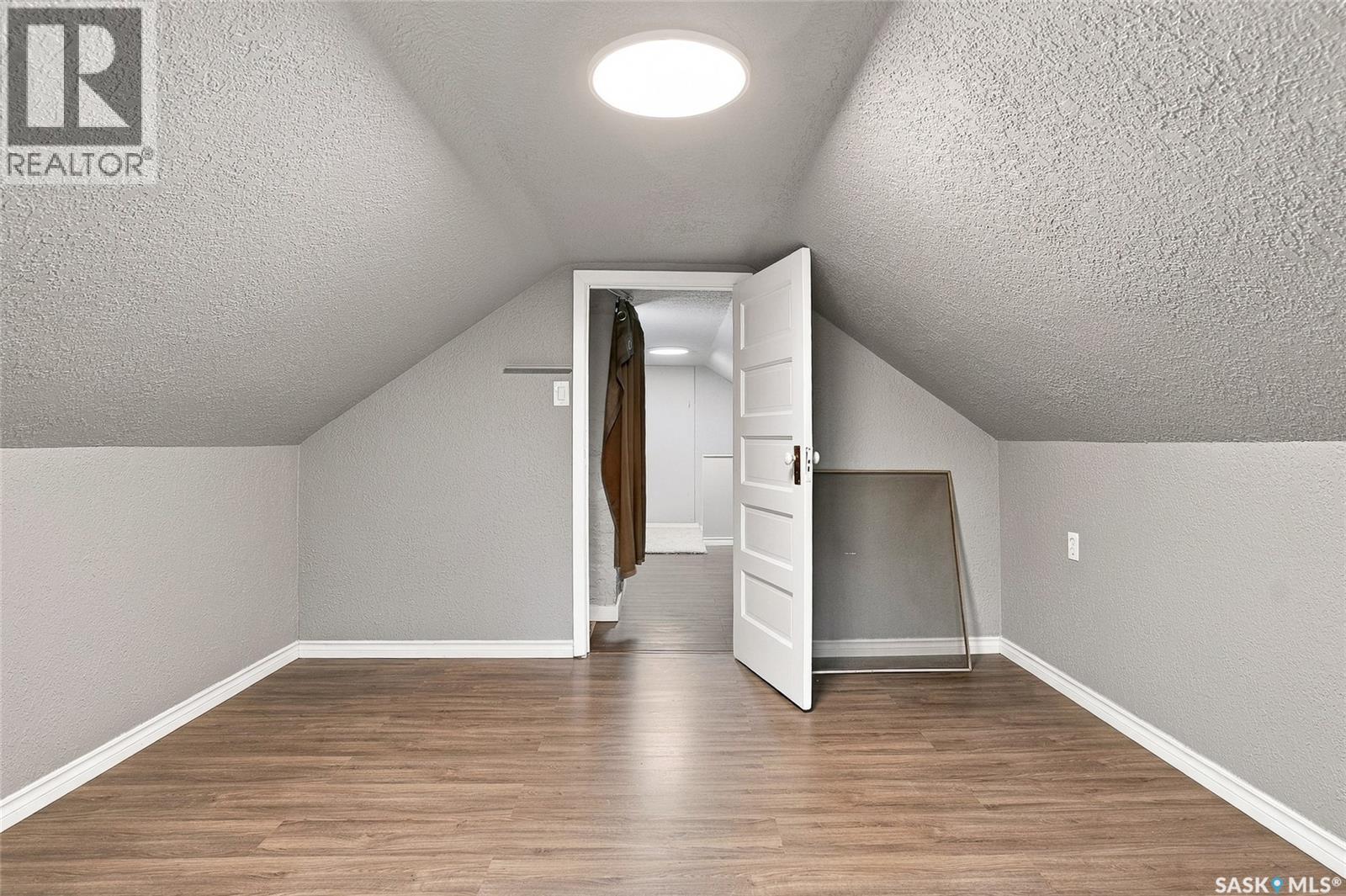 401 2nd Street E Property Photo 21