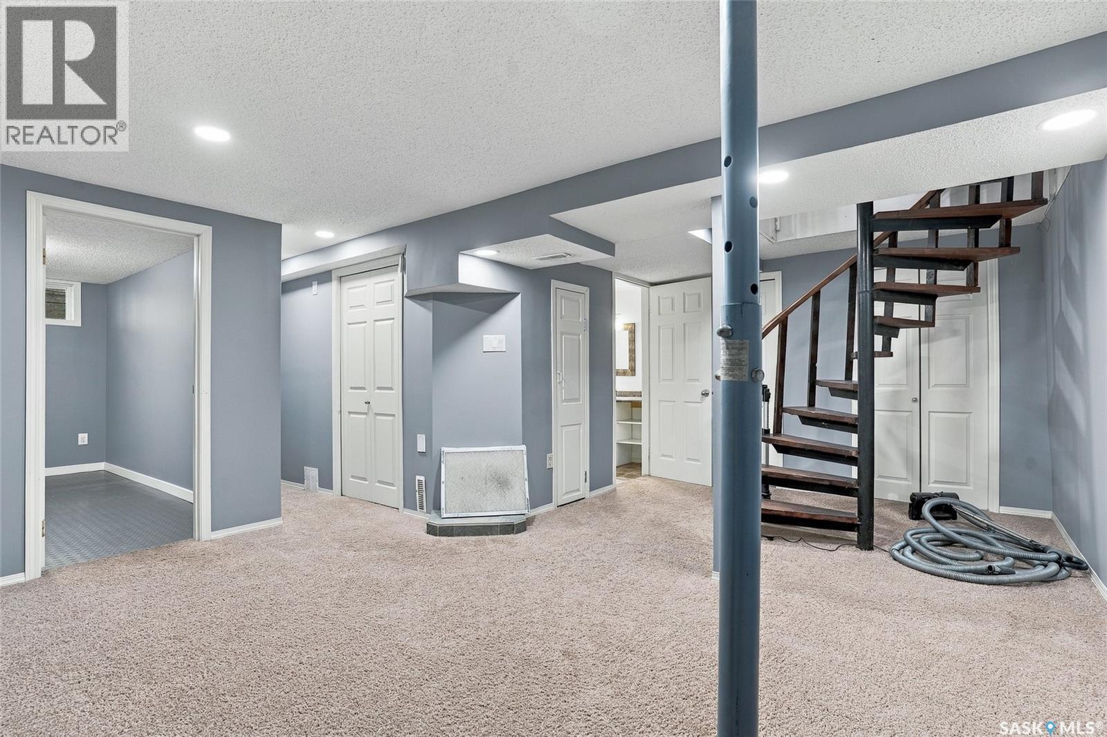 401 2nd Street E Property Photo 25