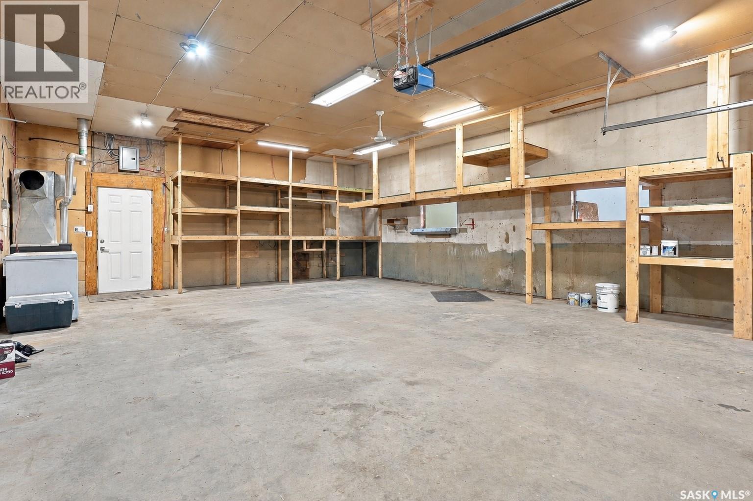 401 2nd Street E Property Photo 34