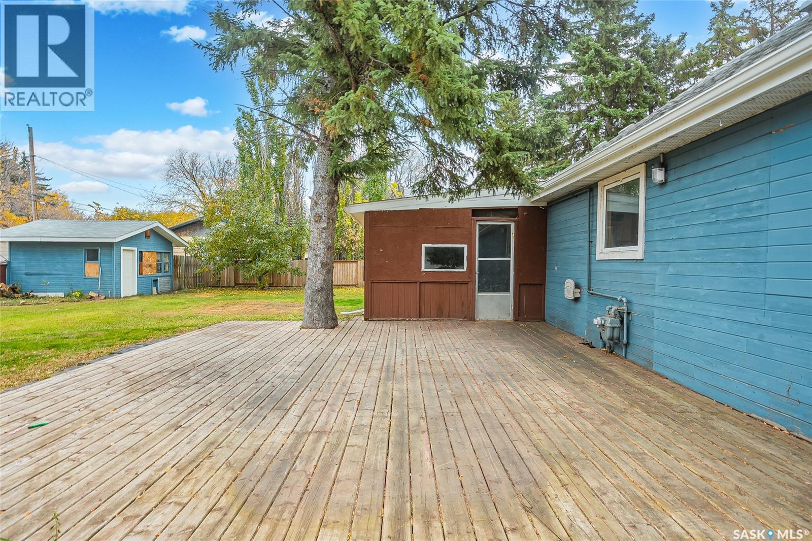 401 2nd Street E Property Photo 41