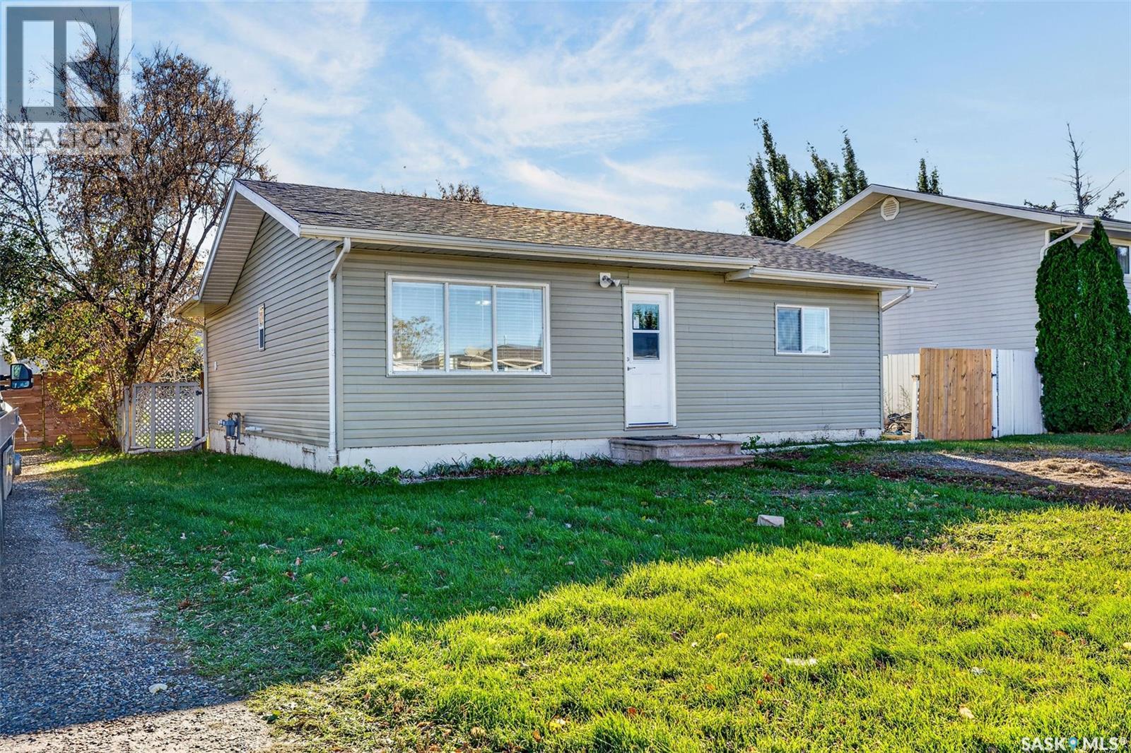 147 30th STREET E Property Photo 1