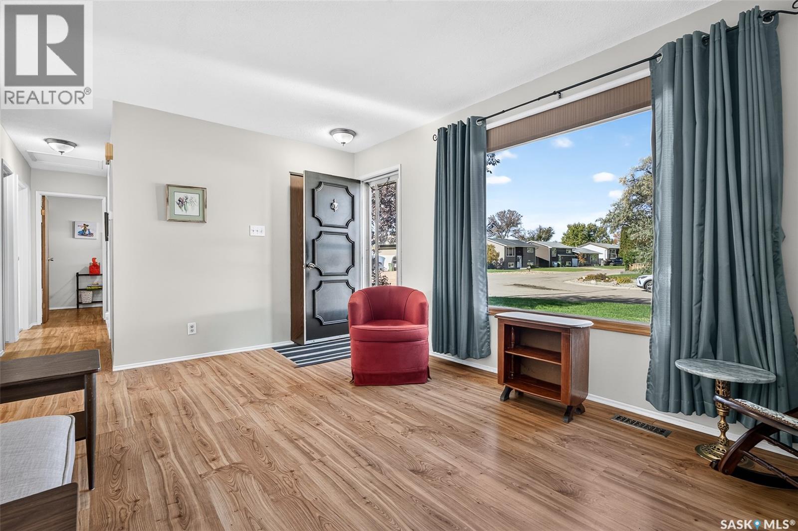 955 Holdsworth Crescent Property Photo 10