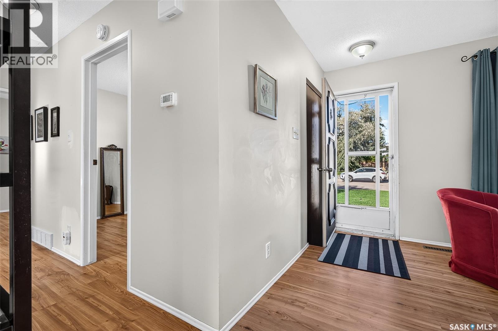 955 Holdsworth Crescent Property Photo 13