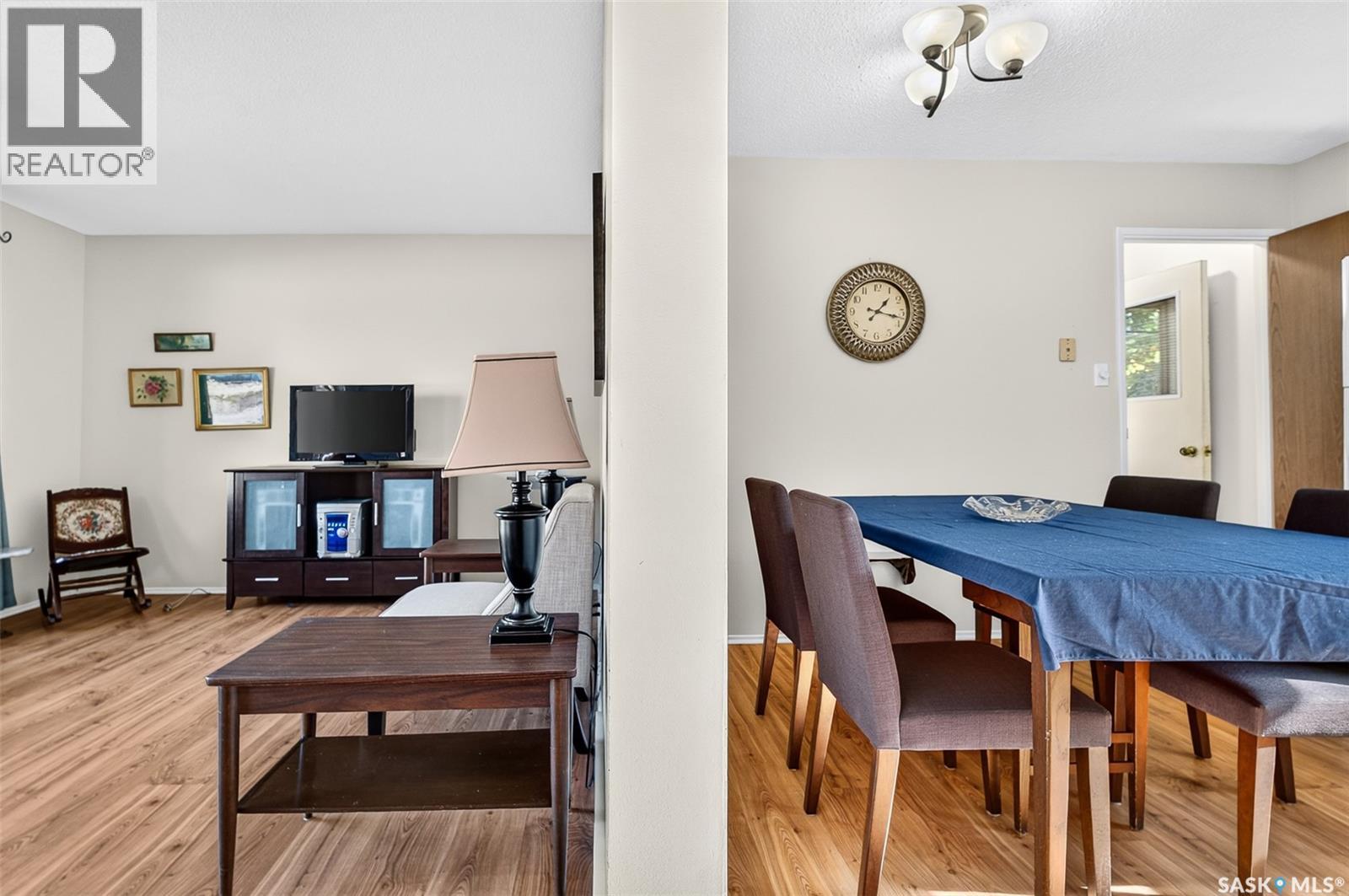 955 Holdsworth Crescent Property Photo 14