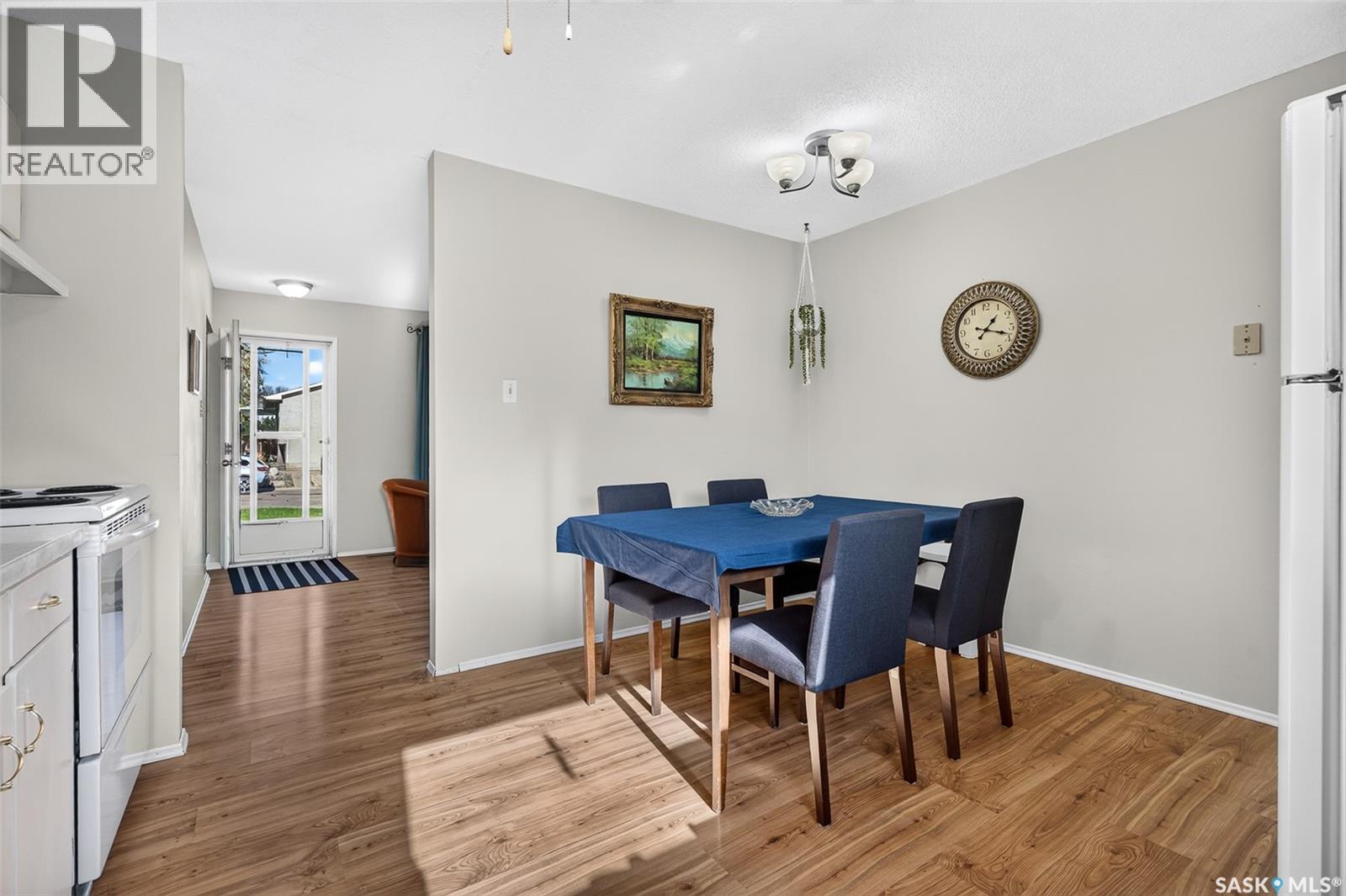 955 Holdsworth Crescent Property Photo 17