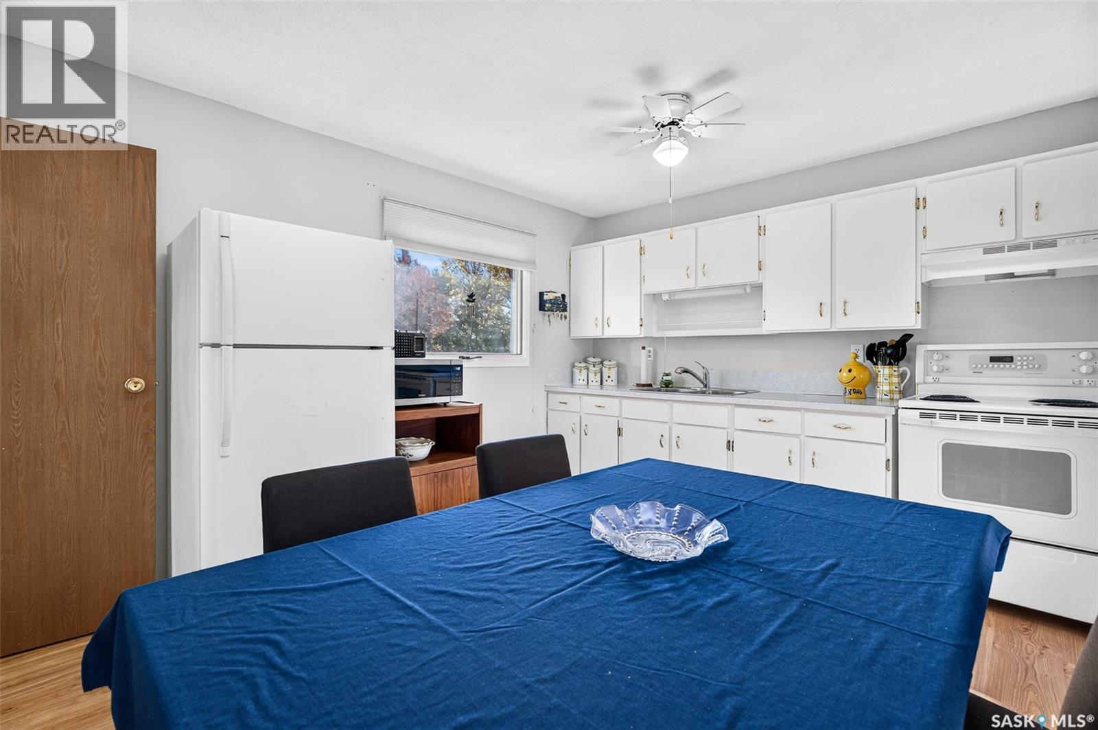 955 Holdsworth Crescent Property Photo 22
