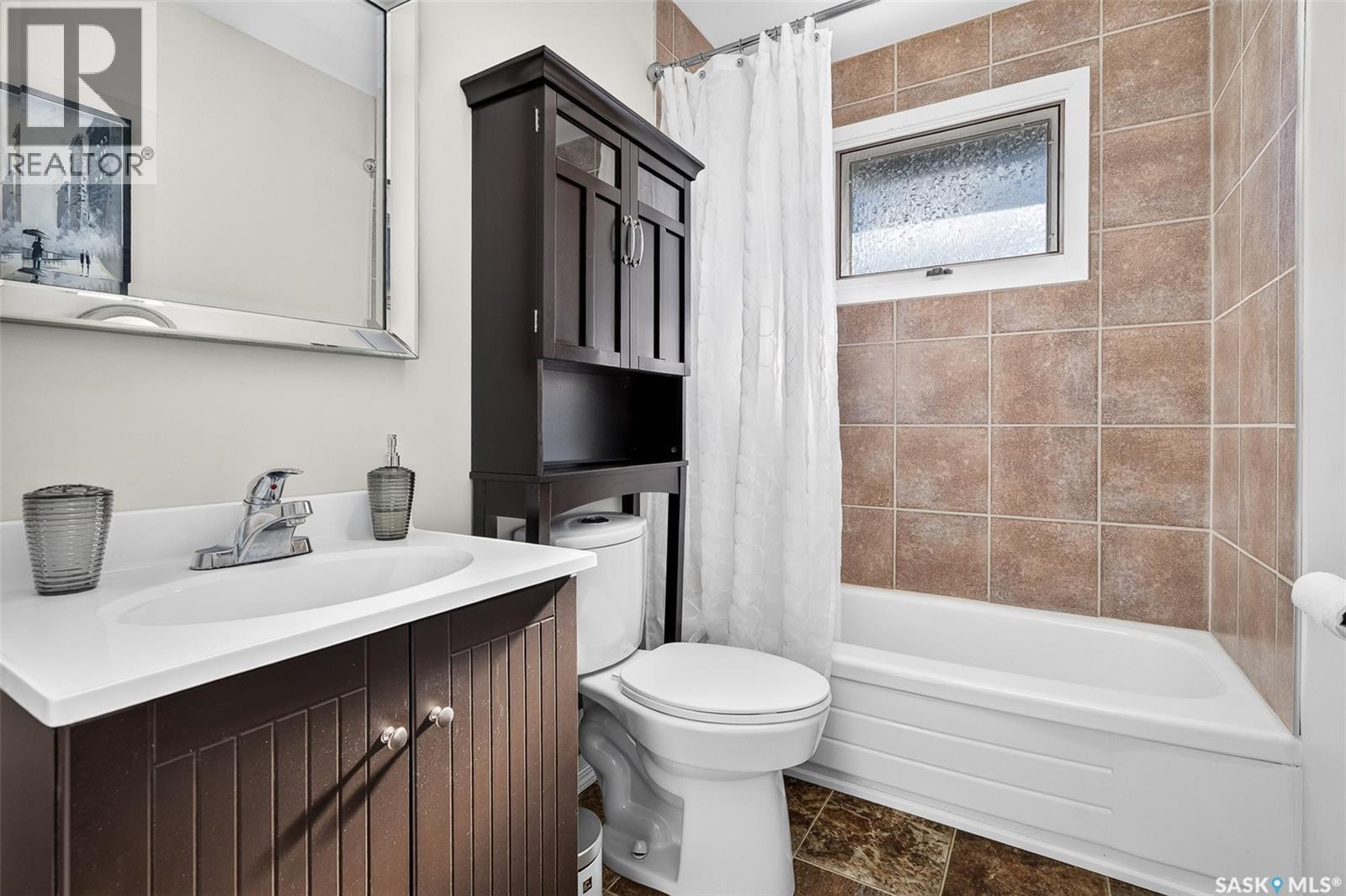 955 Holdsworth Crescent Property Photo 25