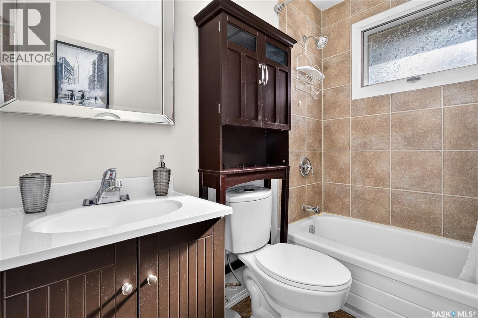 955 Holdsworth Crescent Property Photo 26