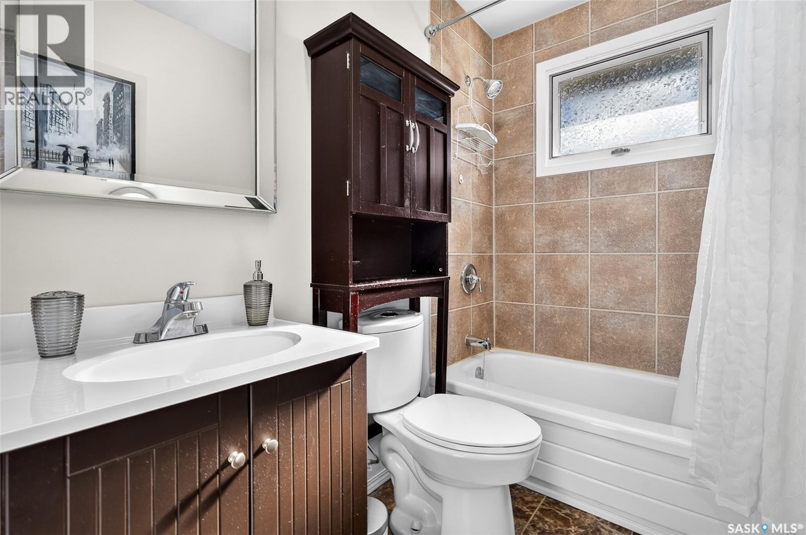 955 Holdsworth Crescent Property Photo 29