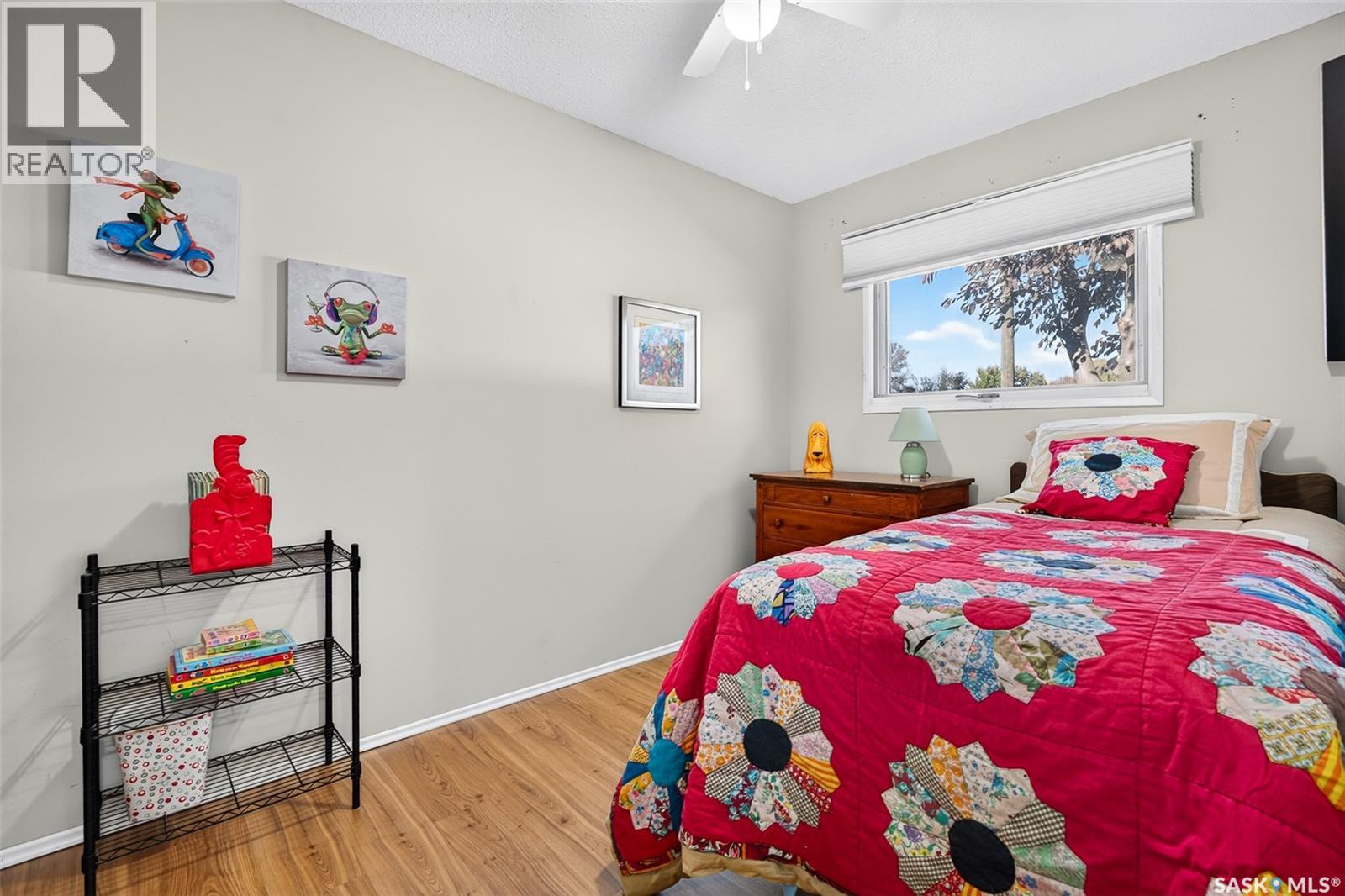 955 Holdsworth Crescent Property Photo 32