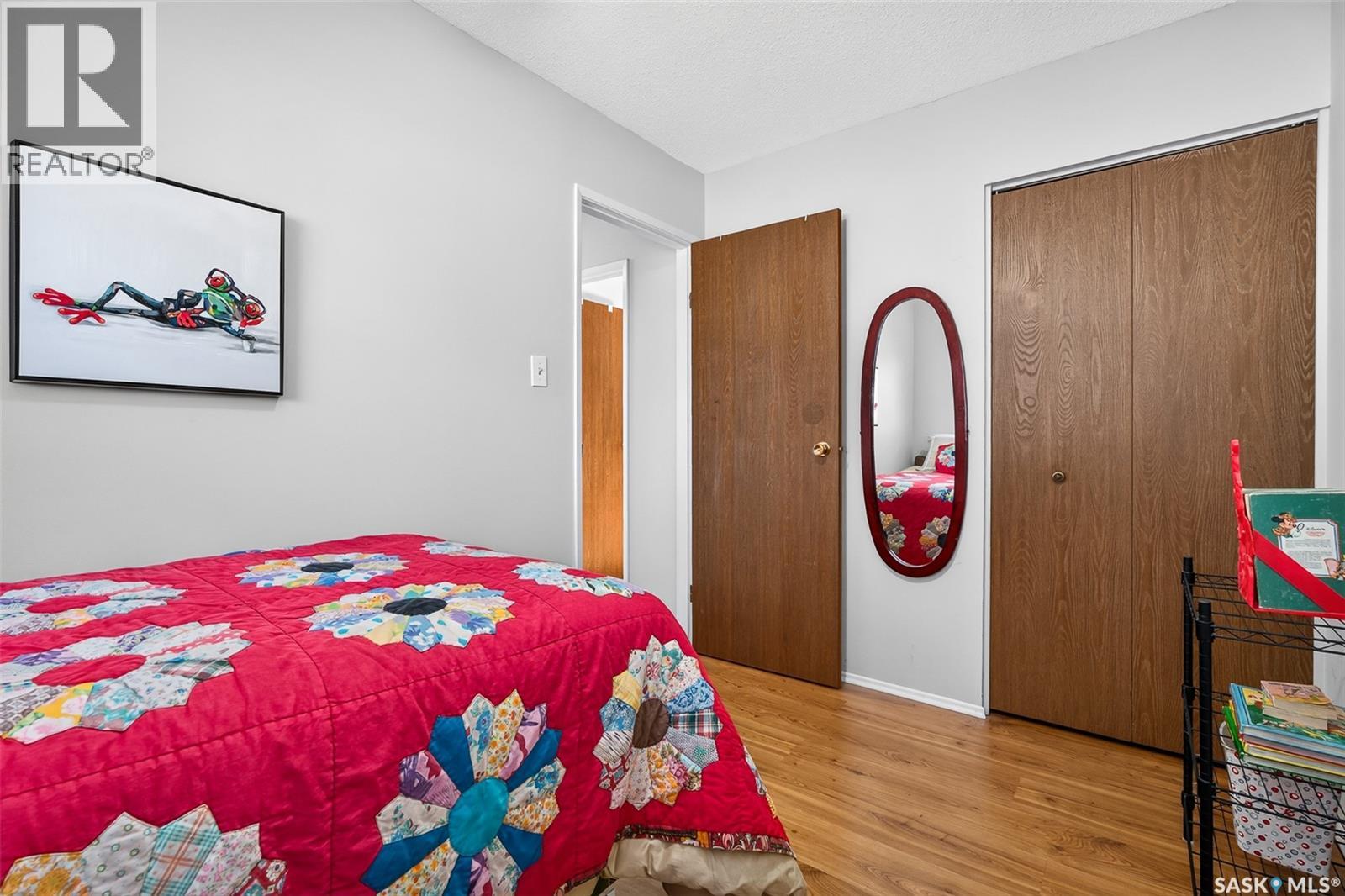 955 Holdsworth Crescent Property Photo 33