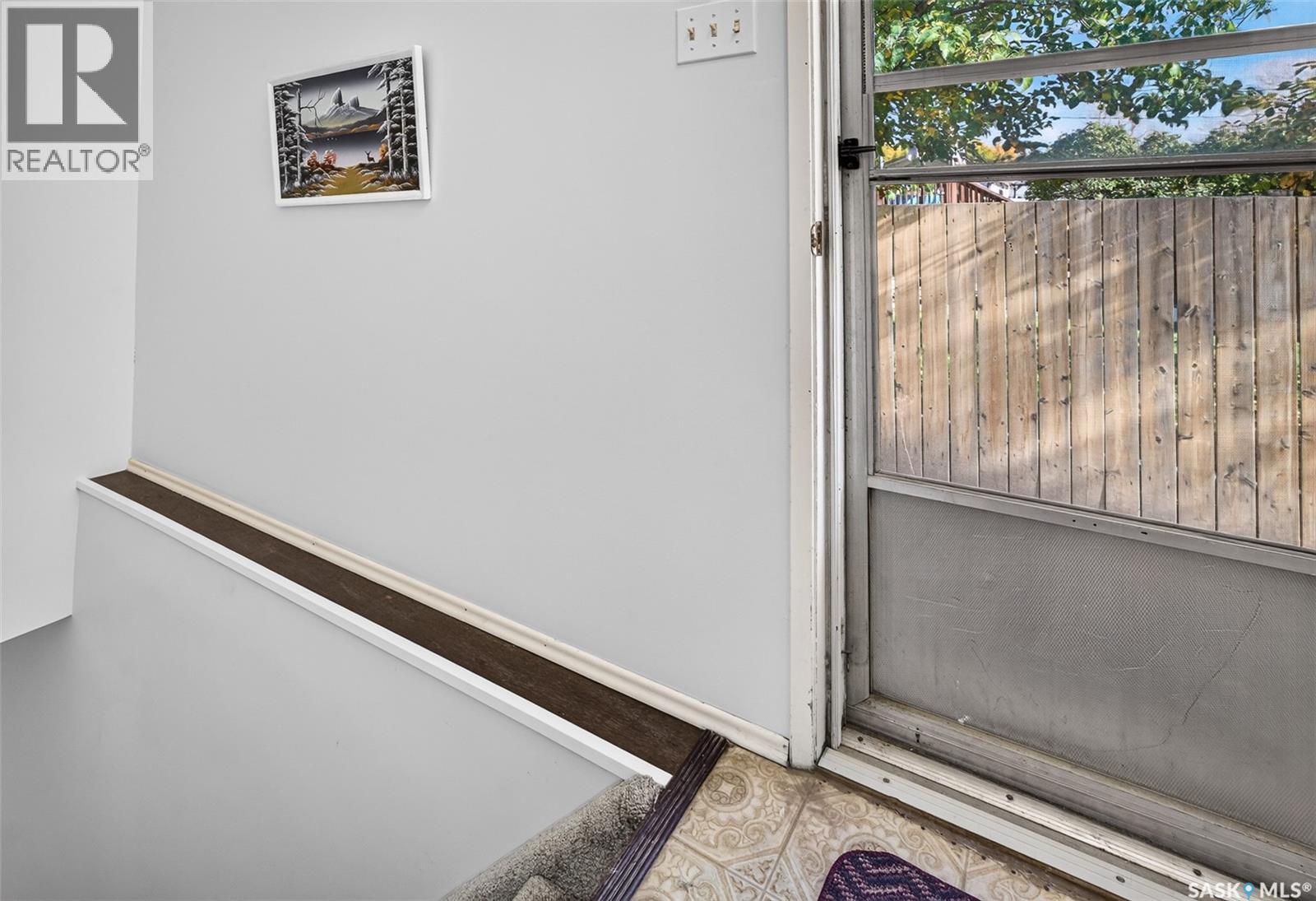 955 Holdsworth Crescent Property Photo 35