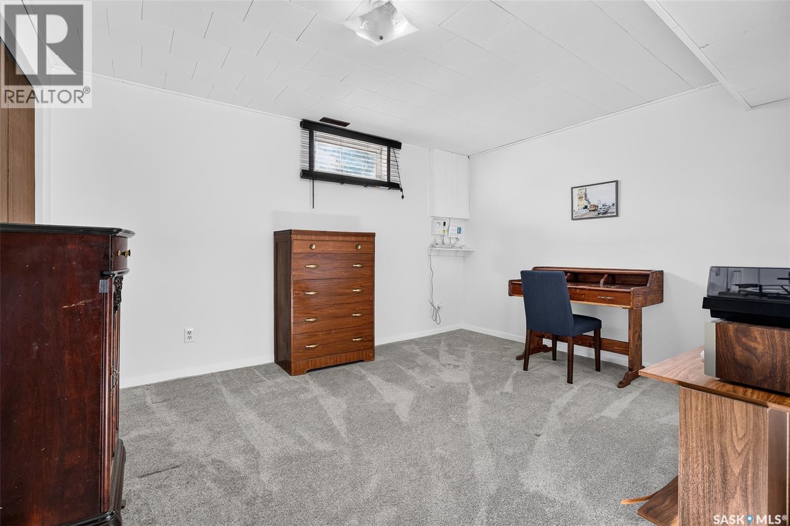 955 Holdsworth Crescent Property Photo 47
