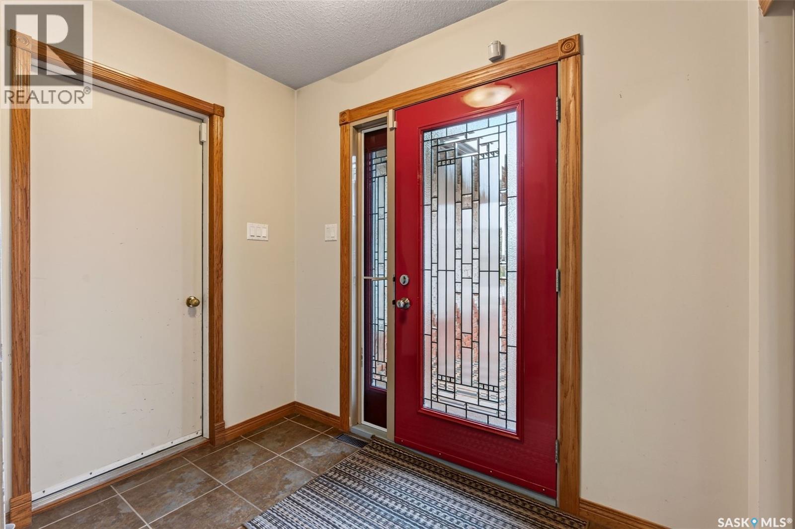 718 Golburn Crescent Property Photo 3