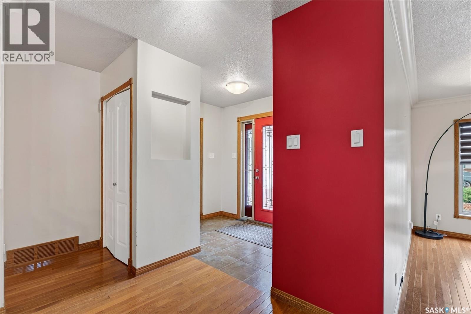 718 Golburn Crescent Property Photo 4