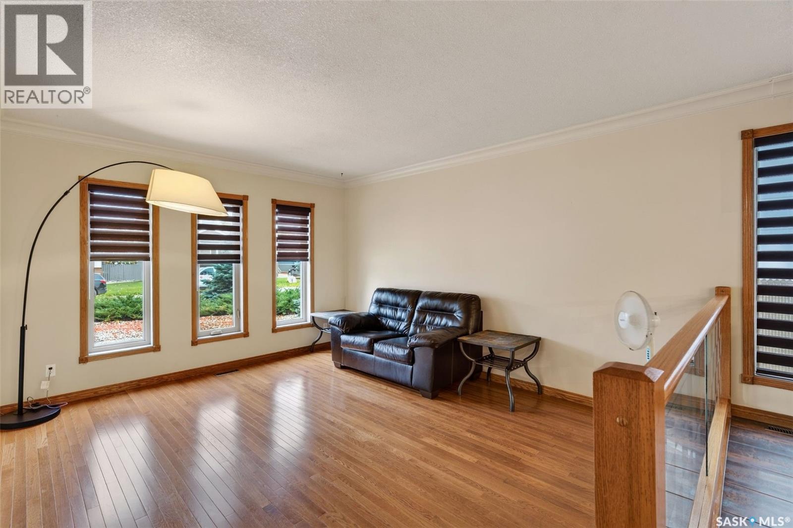 718 Golburn Crescent Property Photo 6