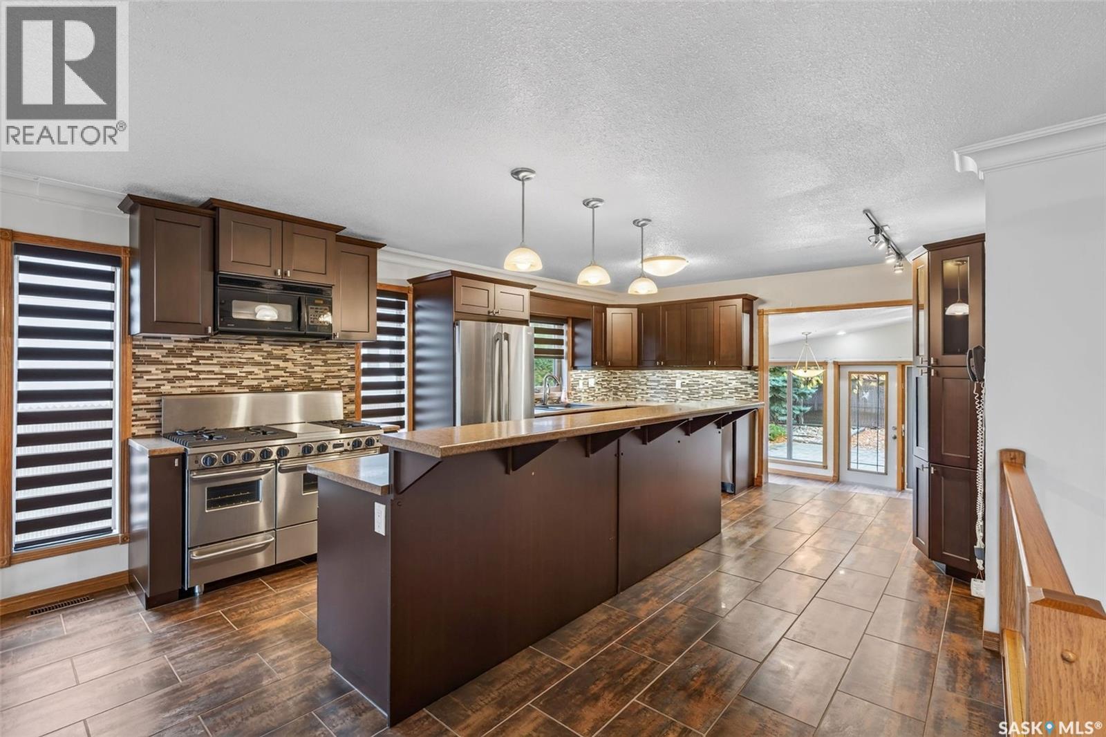 718 Golburn Crescent Property Photo 8
