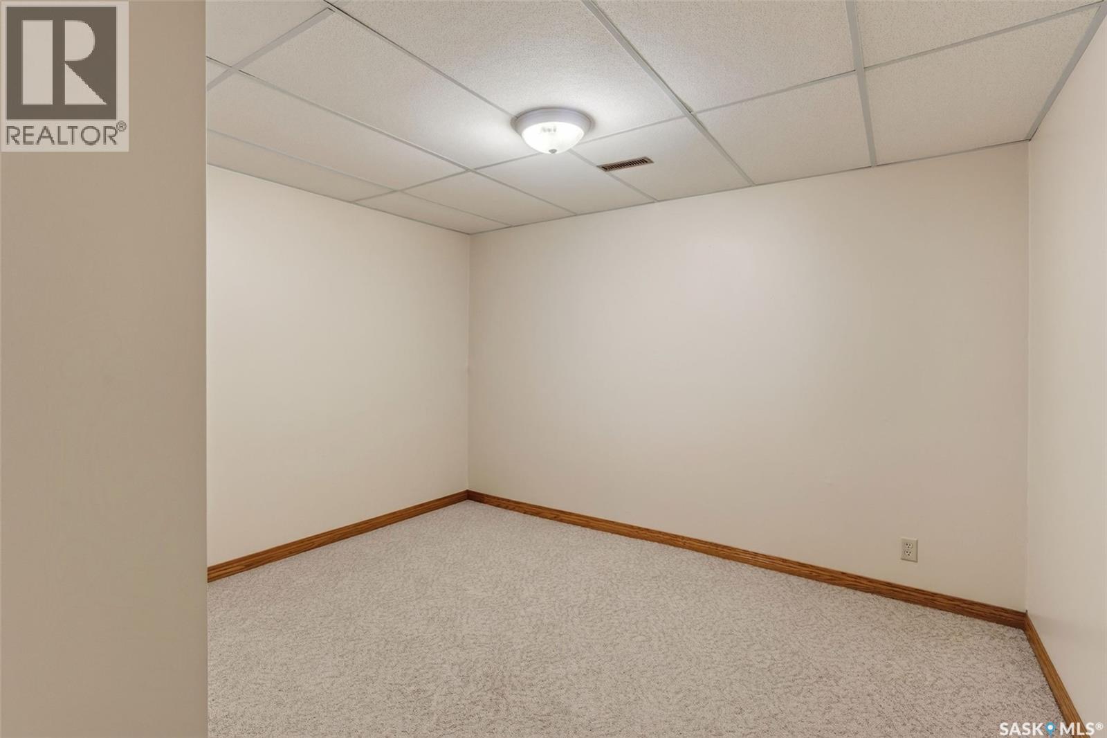 718 Golburn Crescent Property Photo 40
