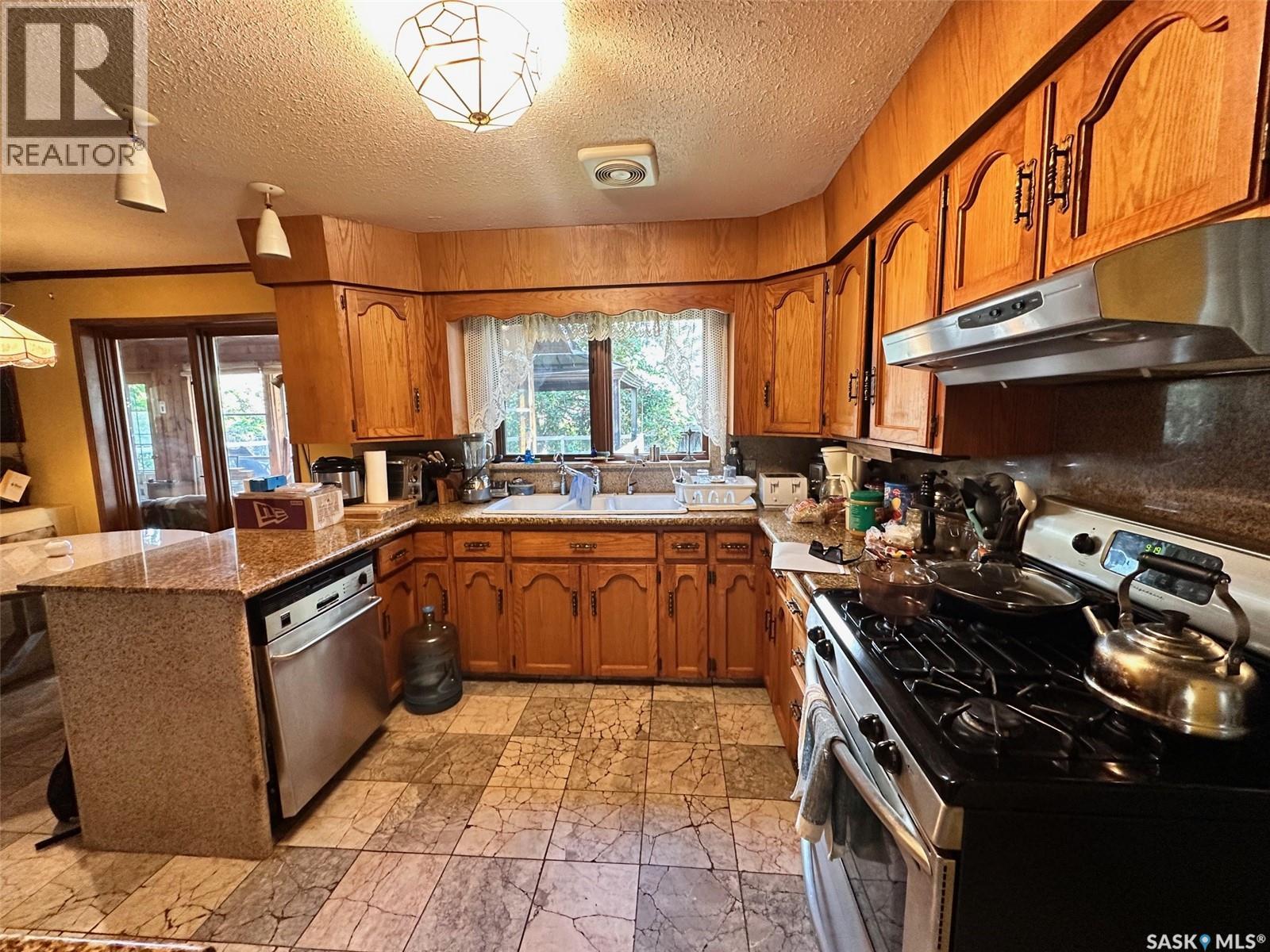 209 5th Avenue E Property Photo 3