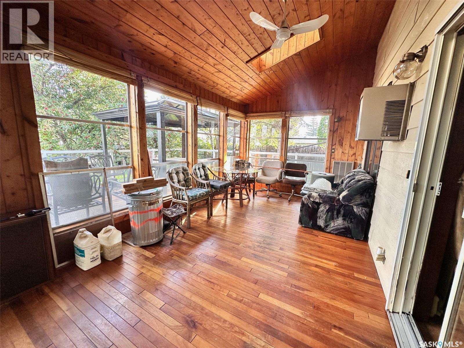 209 5th Avenue E Property Photo 6