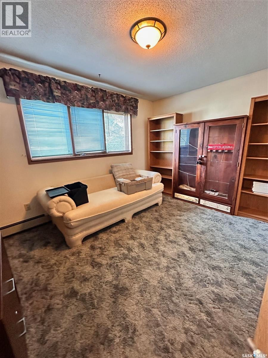 209 5th Avenue E Property Photo 10