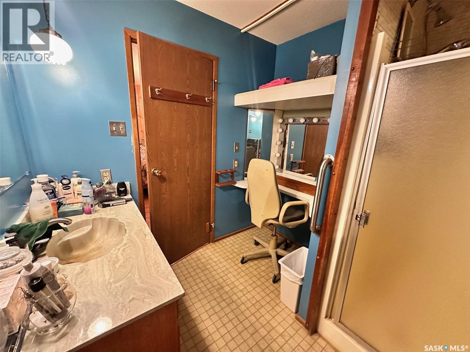 209 5th Avenue E Property Photo 11