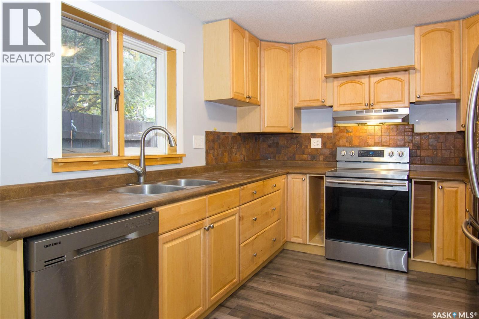 308 Hilliard Street E Property Photo 4