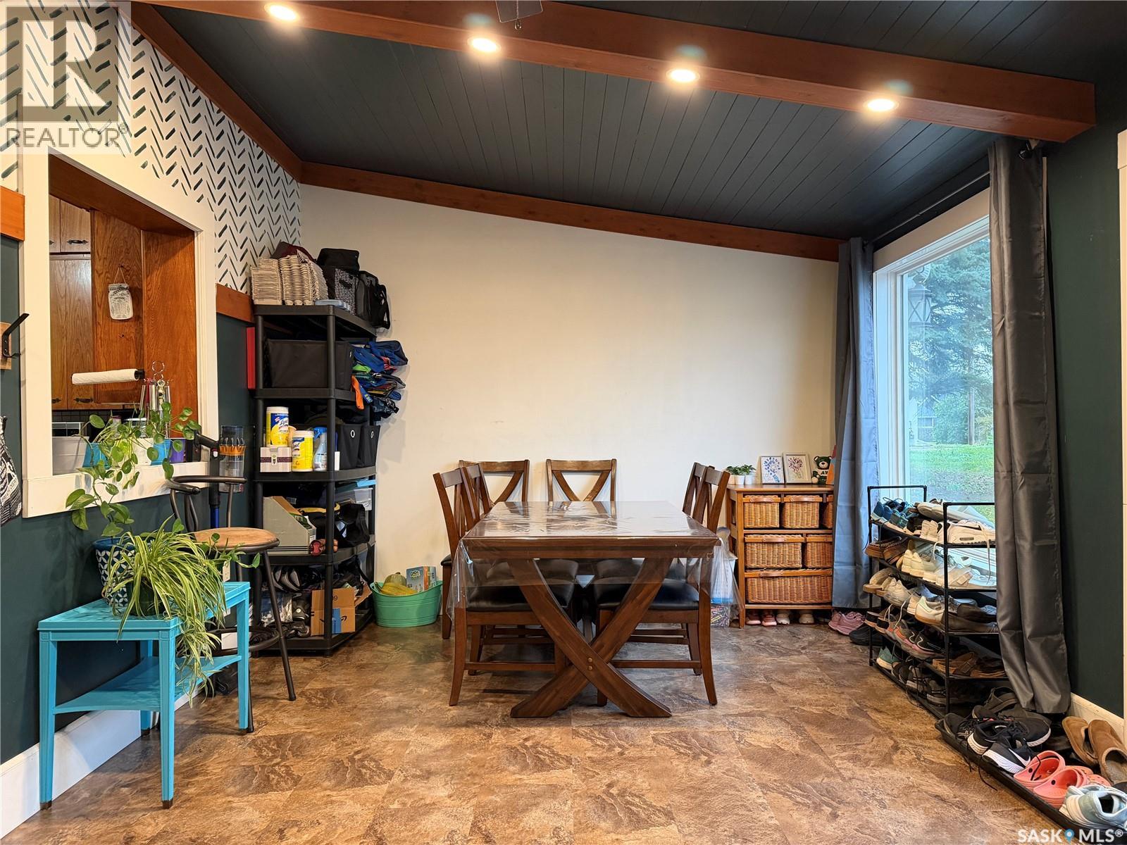 308 2nd Street E Property Photo 4