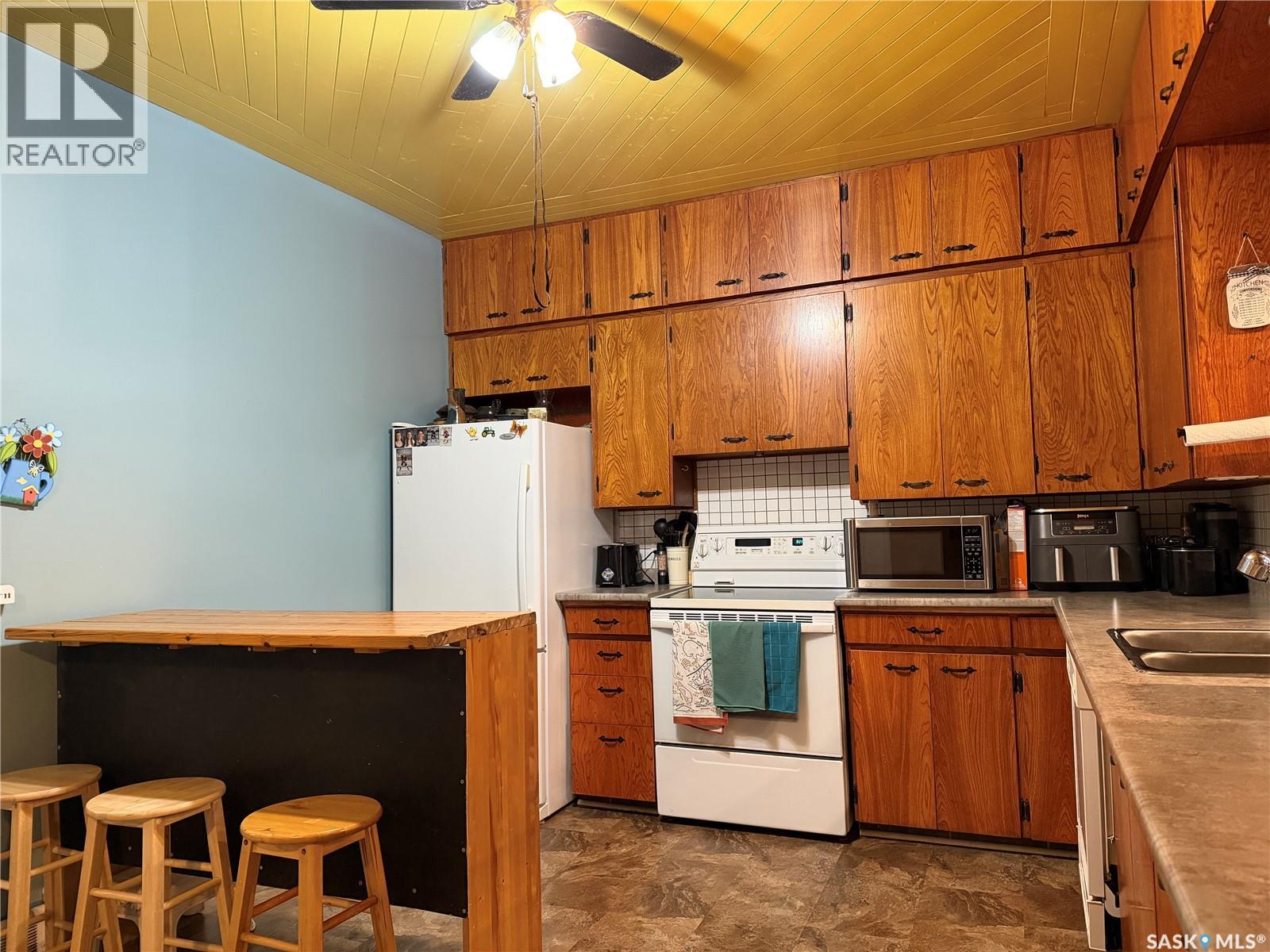 308 2nd Street E Property Photo 7