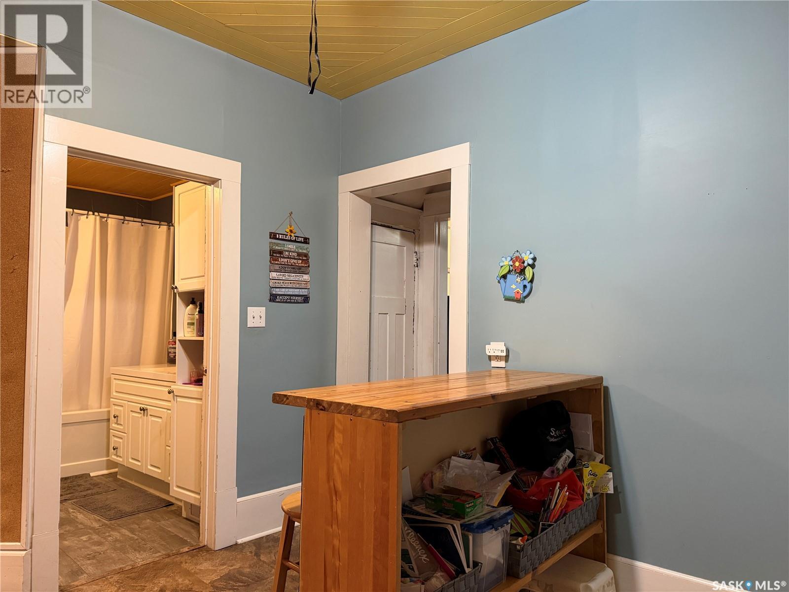 308 2nd Street E Property Photo 10