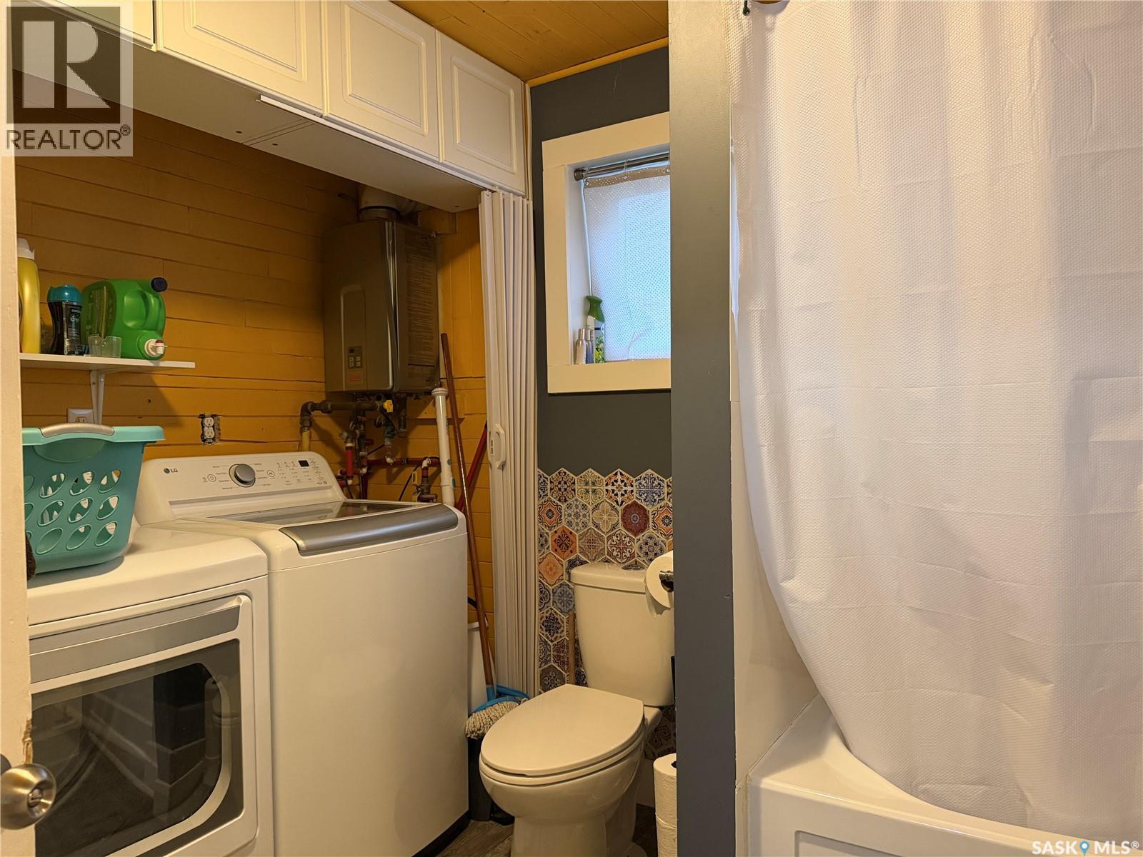 308 2nd Street E Property Photo 11