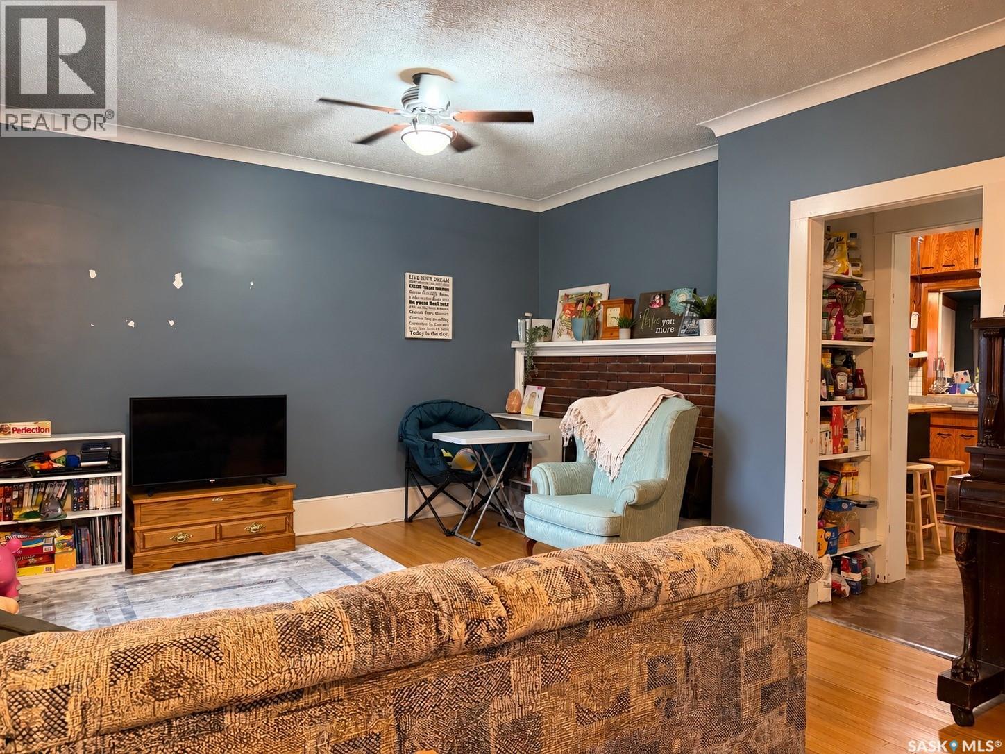 308 2nd Street E Property Photo 14