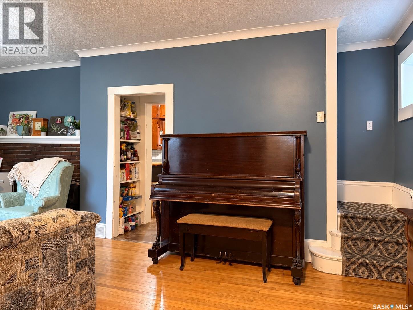 308 2nd Street E Property Photo 15