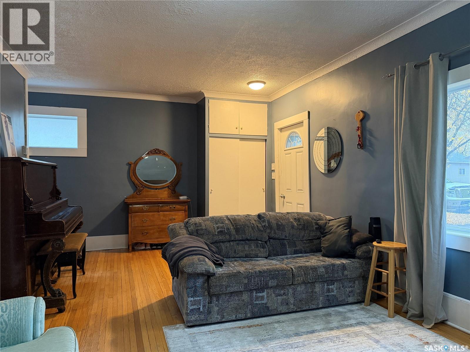 308 2nd Street E Property Photo 16