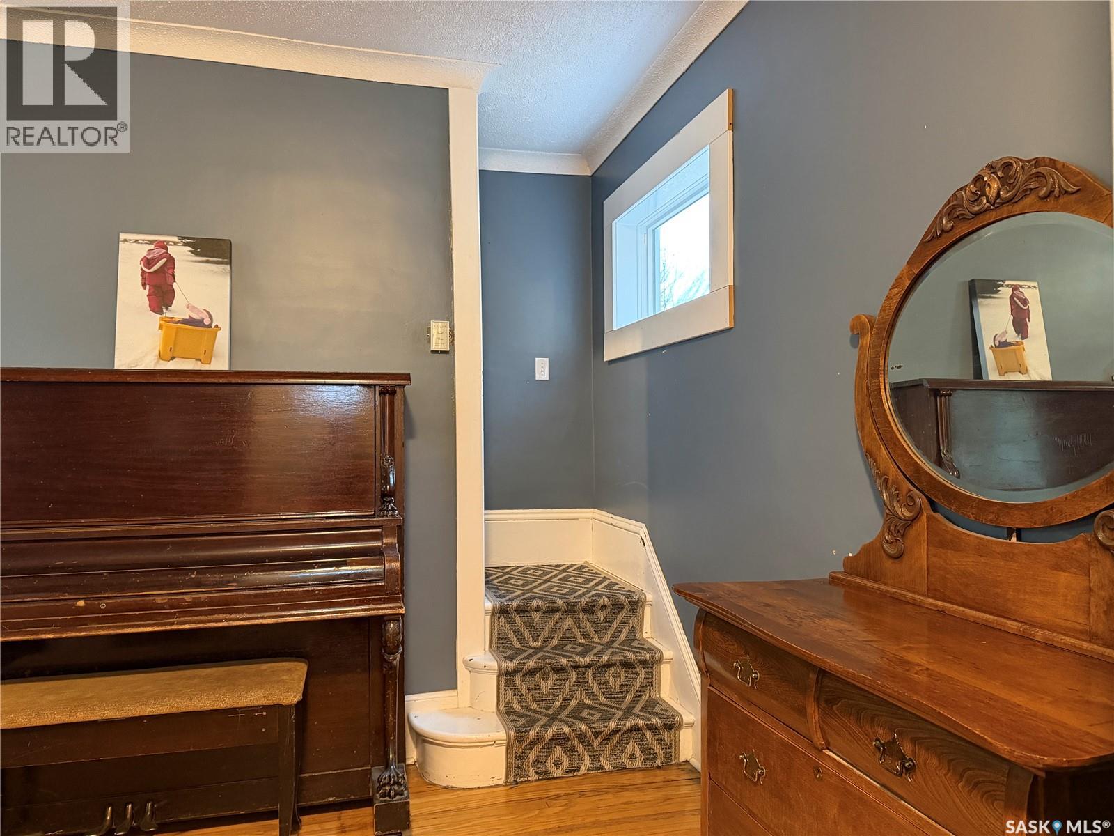 308 2nd Street E Property Photo 17