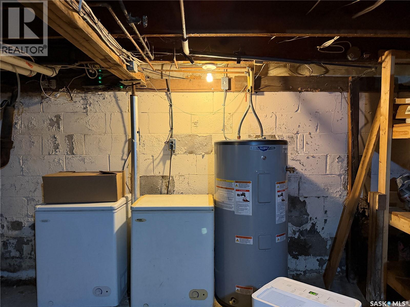 308 2nd Street E Property Photo 25