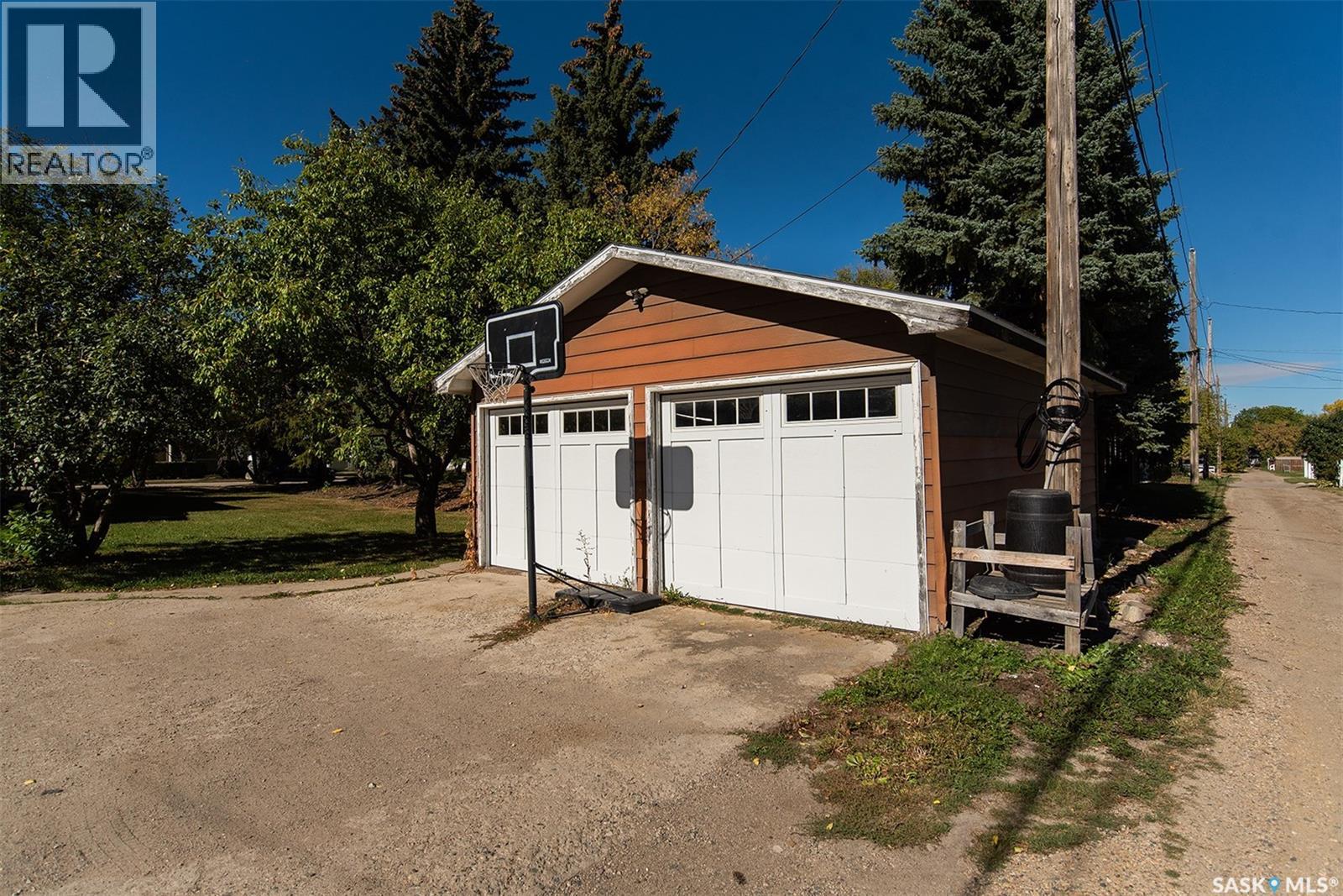 308 2nd Street E Property Photo 26