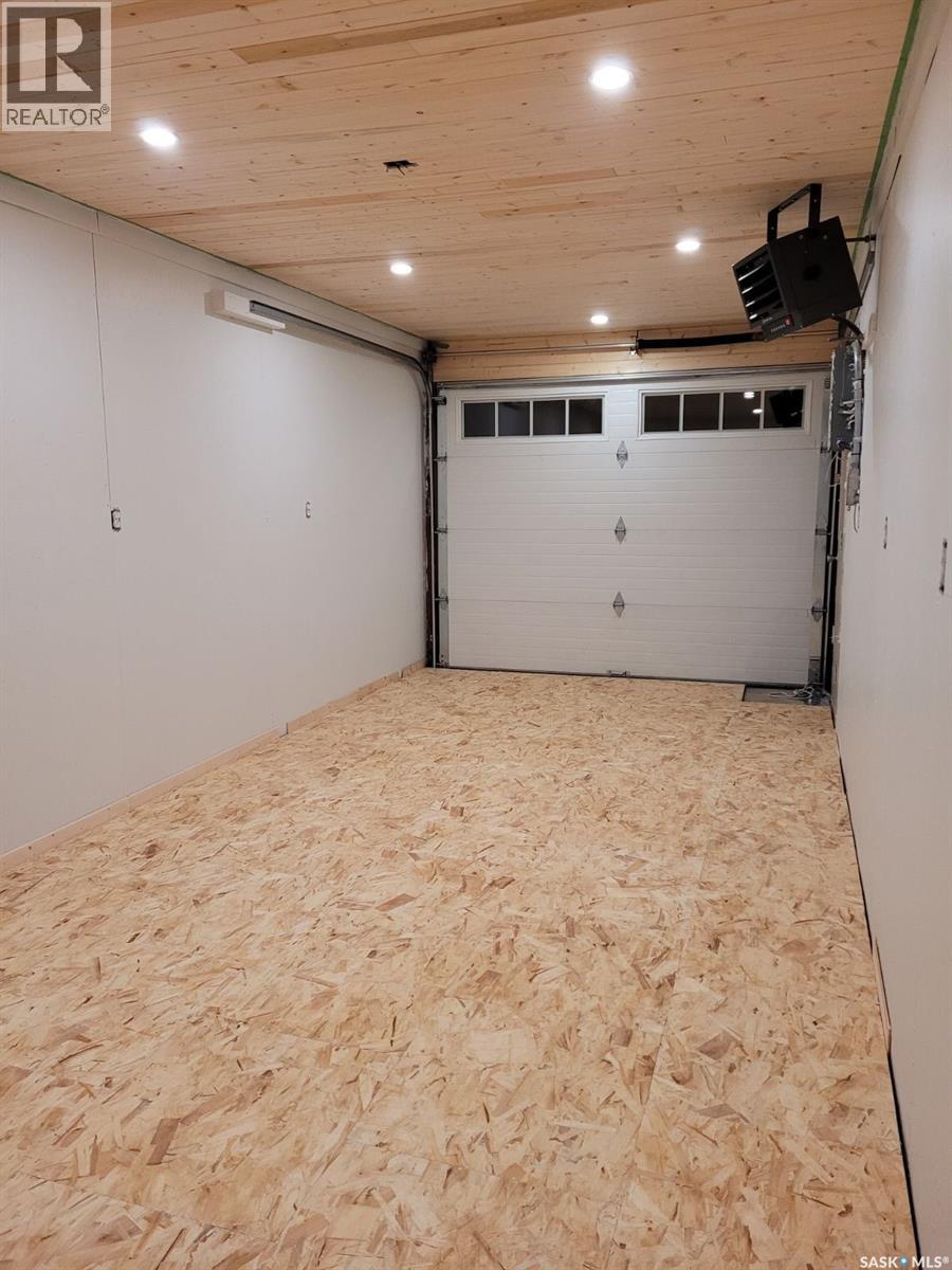 308 2nd Street E Property Photo 29