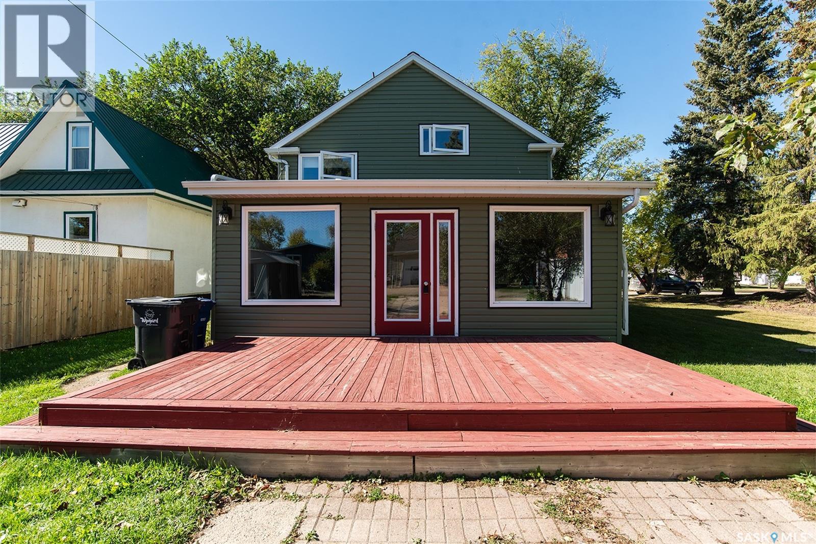 308 2nd Street E Property Photo 33