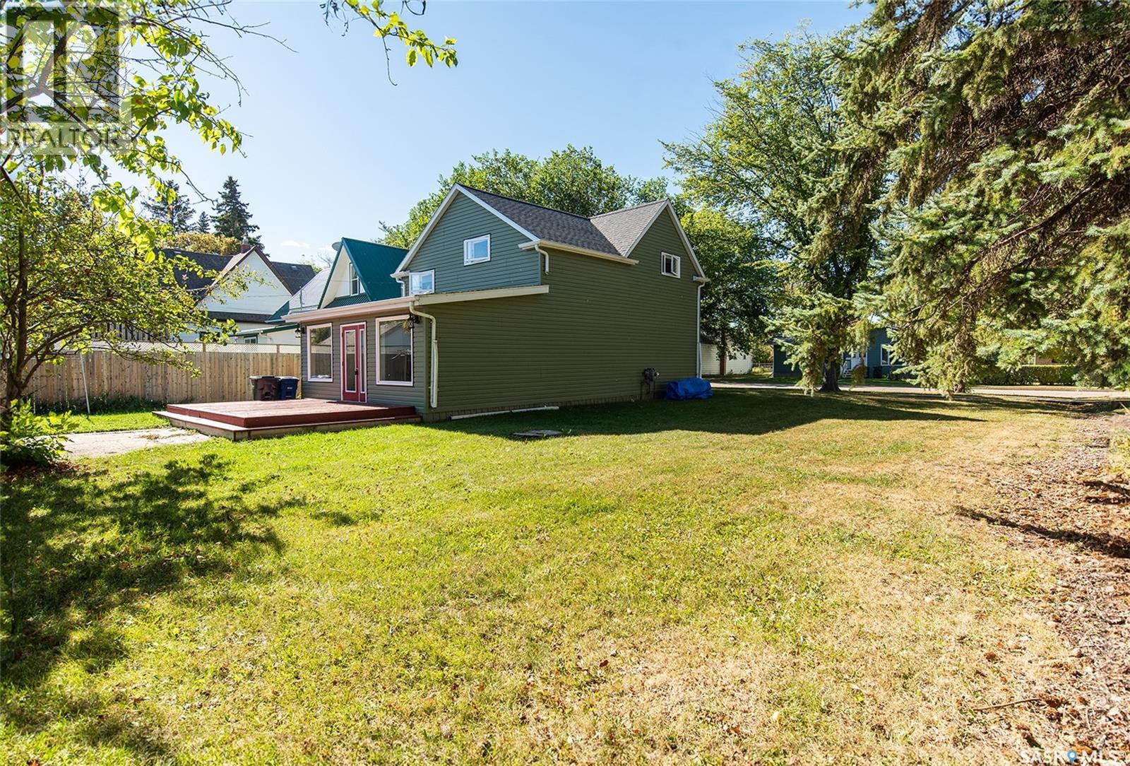 308 2nd Street E Property Photo 35