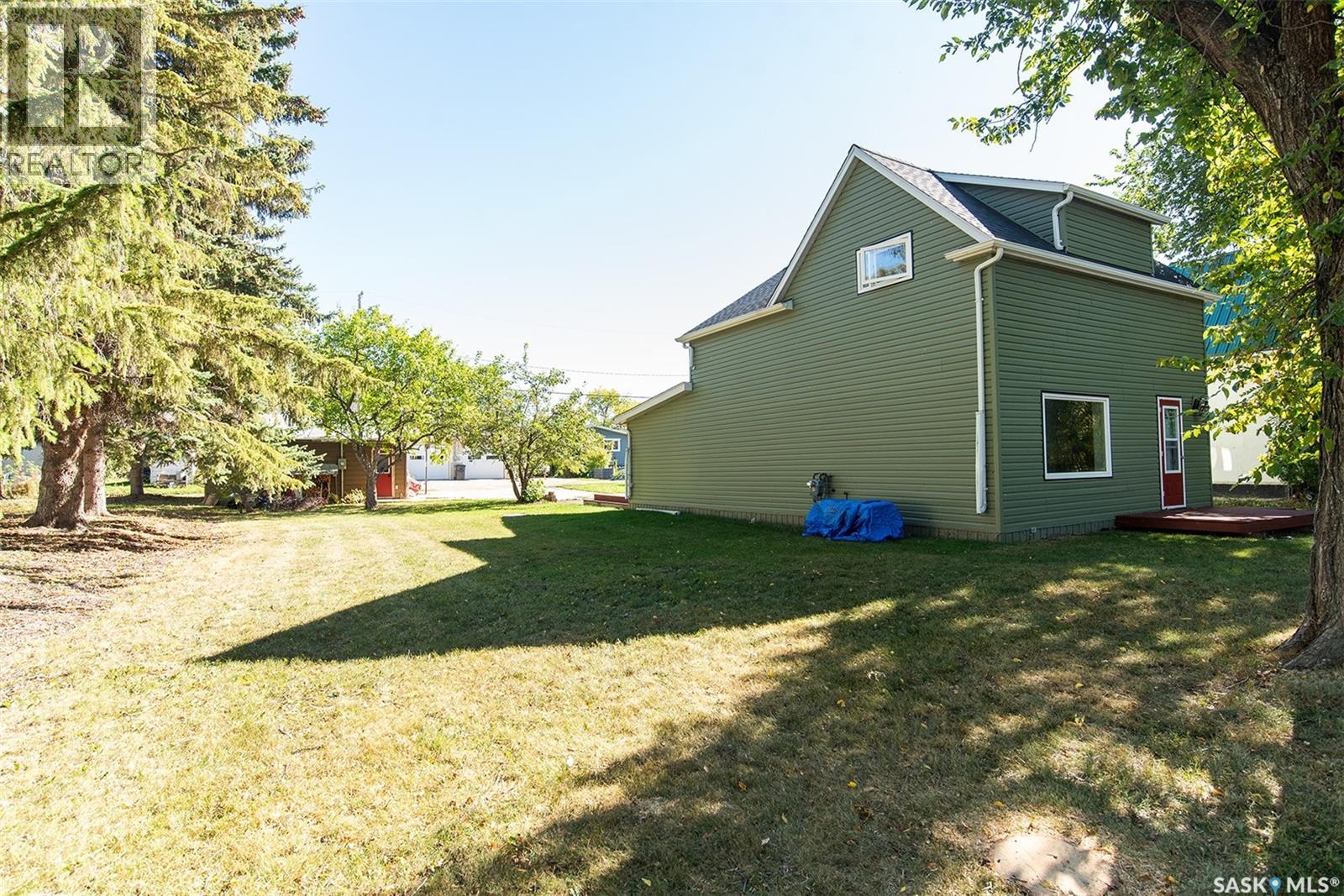 308 2nd Street E Property Photo 36