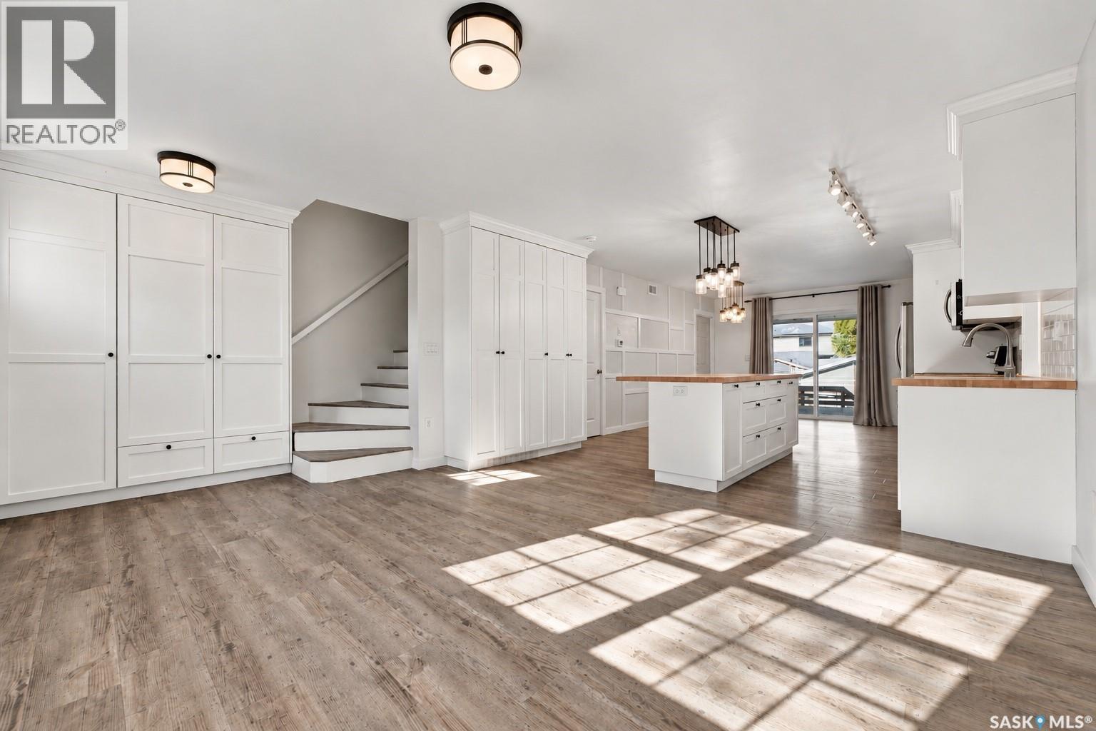 323 1st Street E Property Photo 4