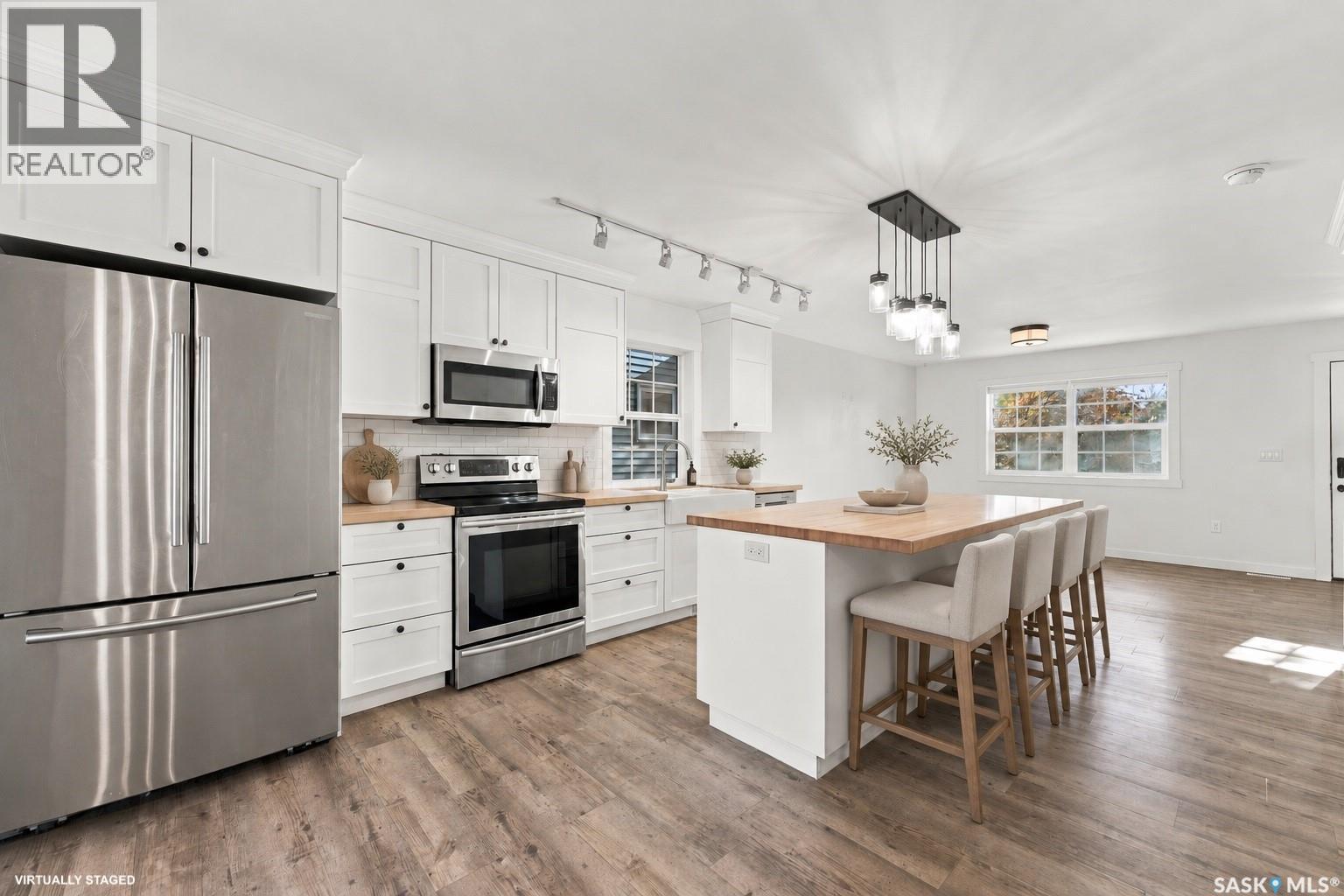 323 1st Street E Property Photo 5