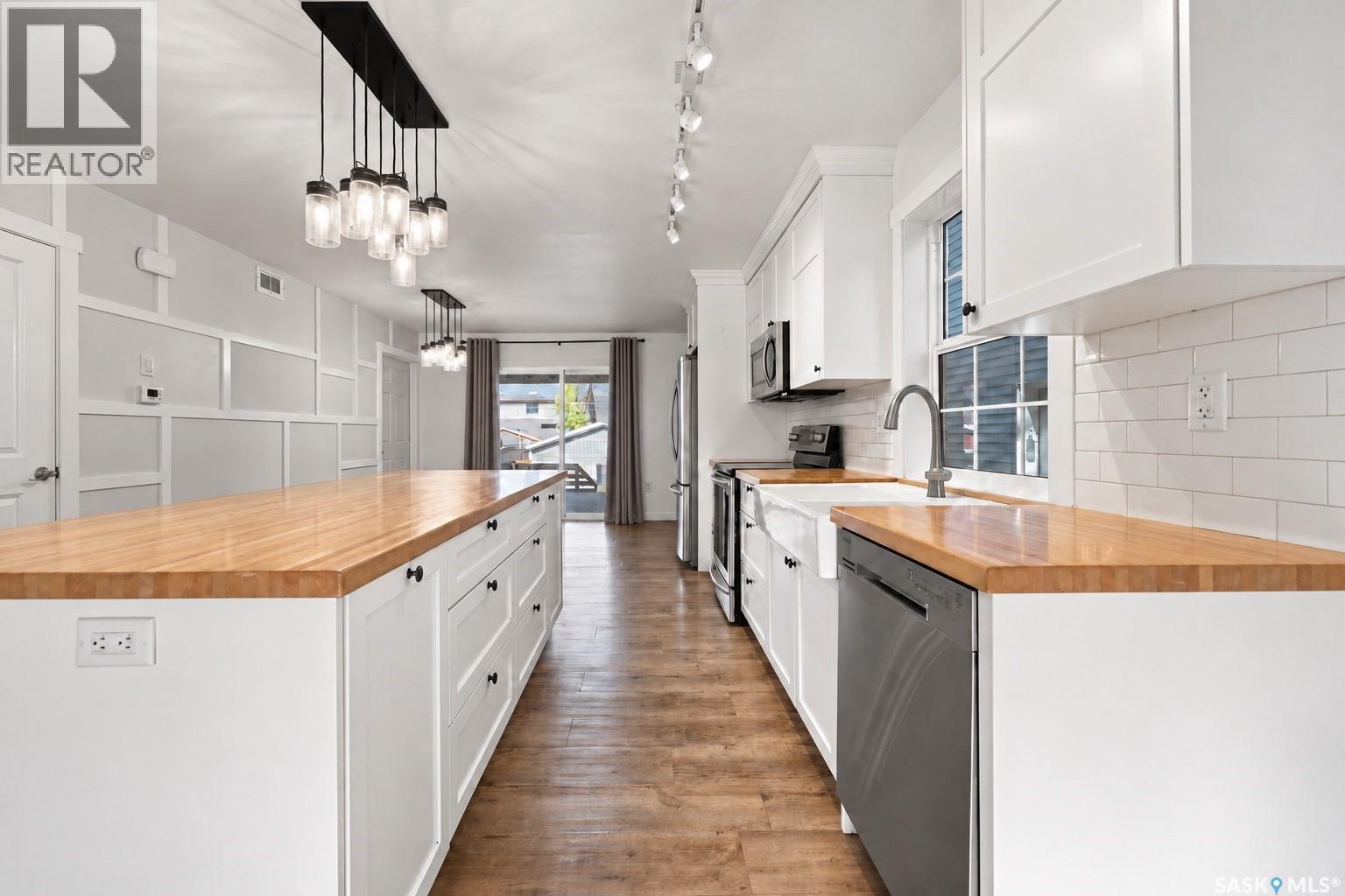 323 1st Street E Property Photo 7