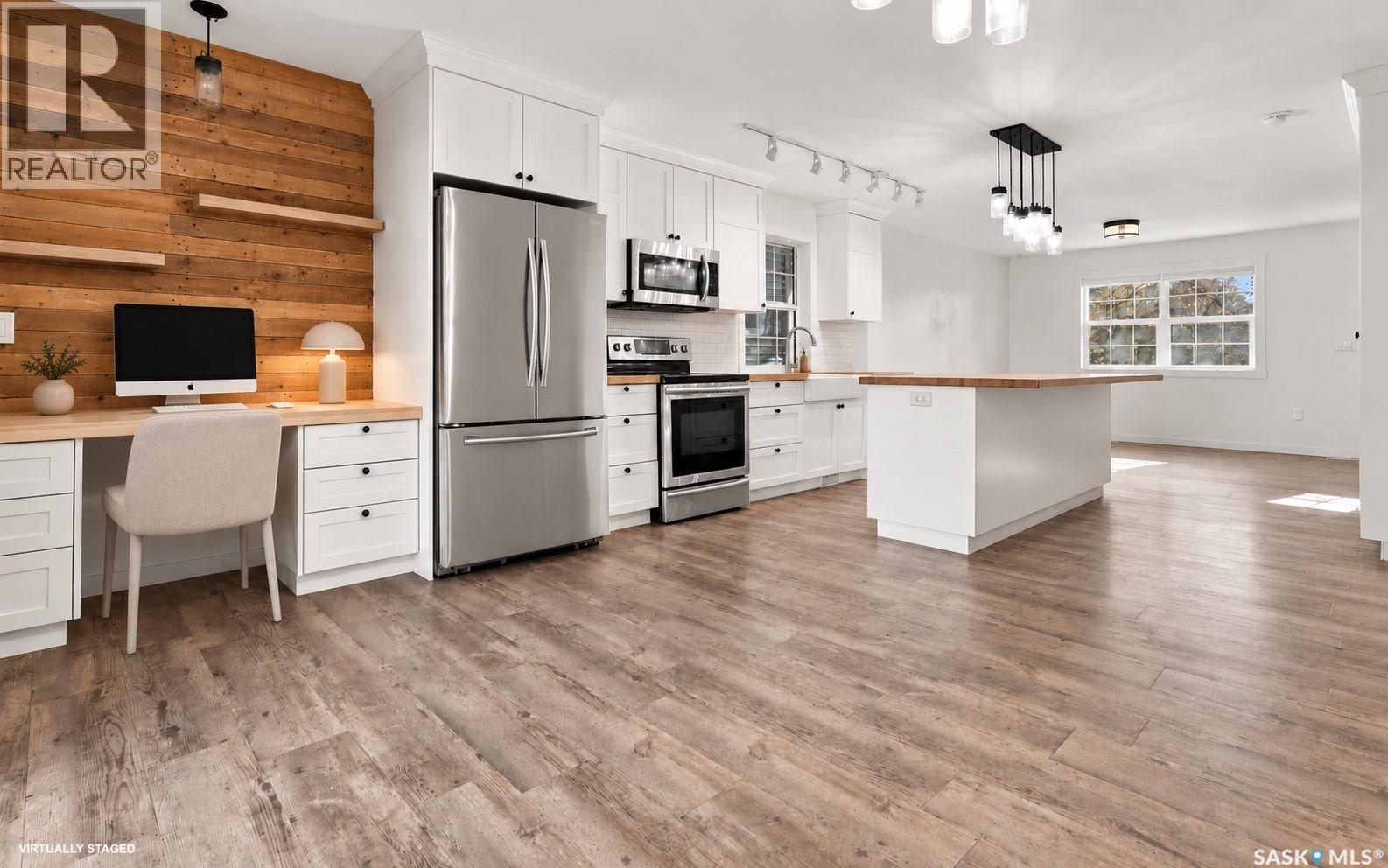 323 1st Street E Property Photo 9